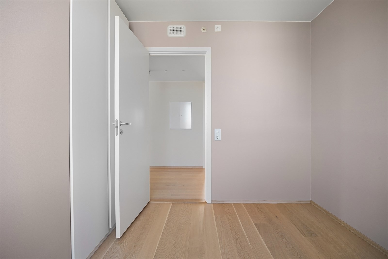Rommet passer ypperlig som barnerom, gjesterom eller kontor. Galleribilde