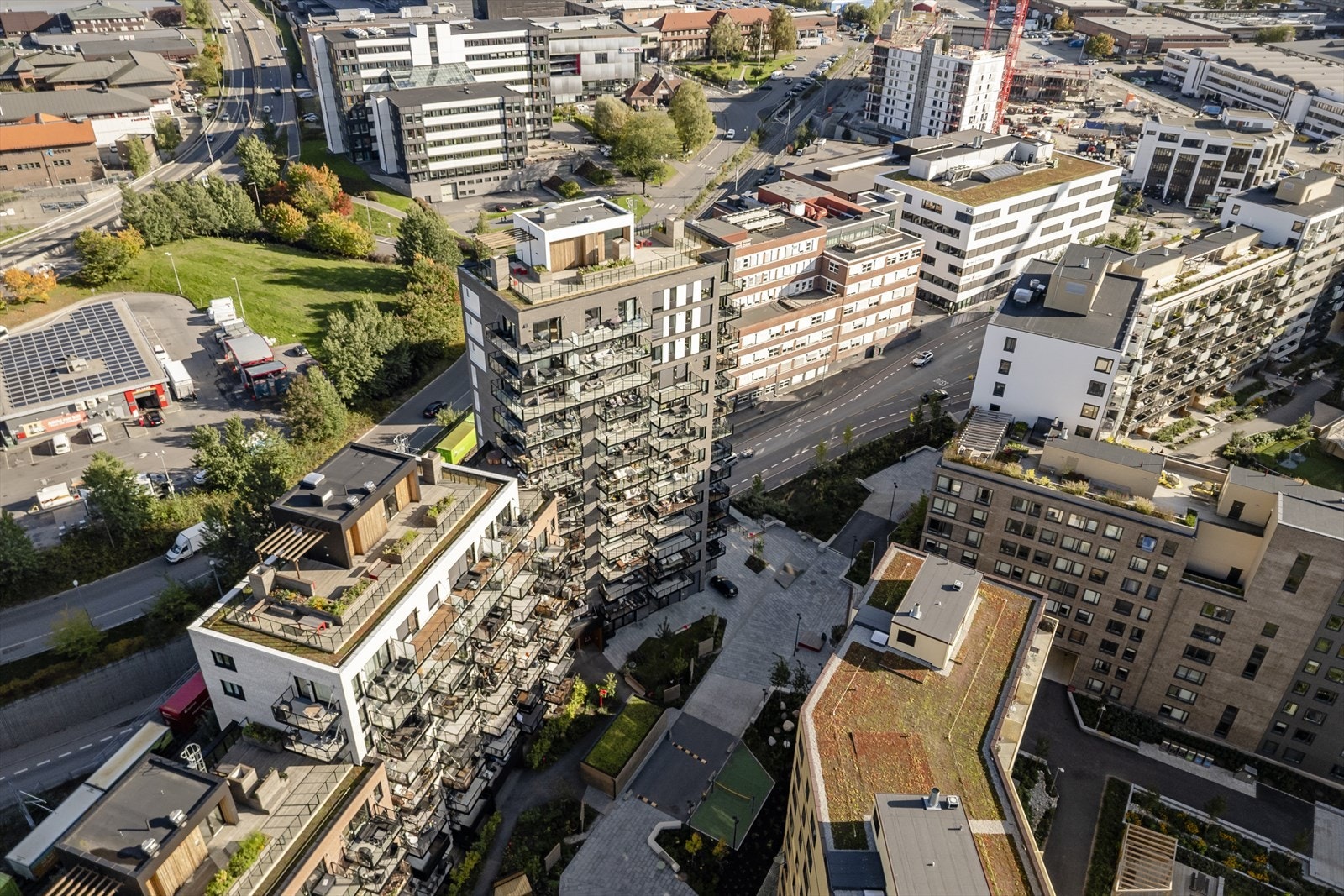 Det er kort vei til T-banestasjonen på Økern som tar deg til Oslo S på ca. 10 minutter. Galleribilde