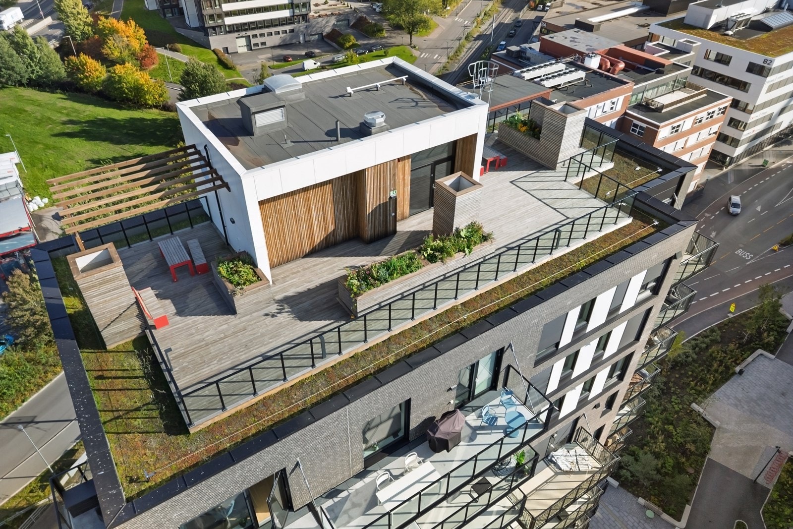 Borettslaget har en fantastisk takterrasse med imponerende panoramautsikt over byen. Galleribilde
