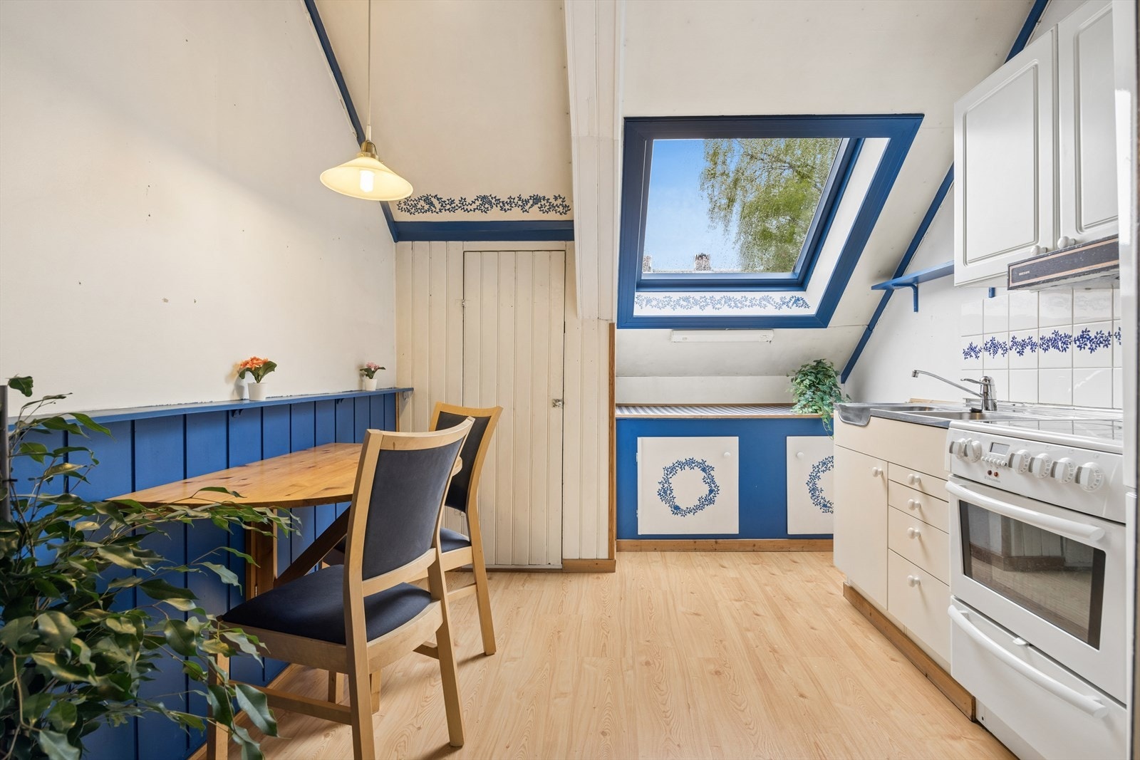 Her er det plass til en hyggelig spisekrok ved vinduet. Galleribilde