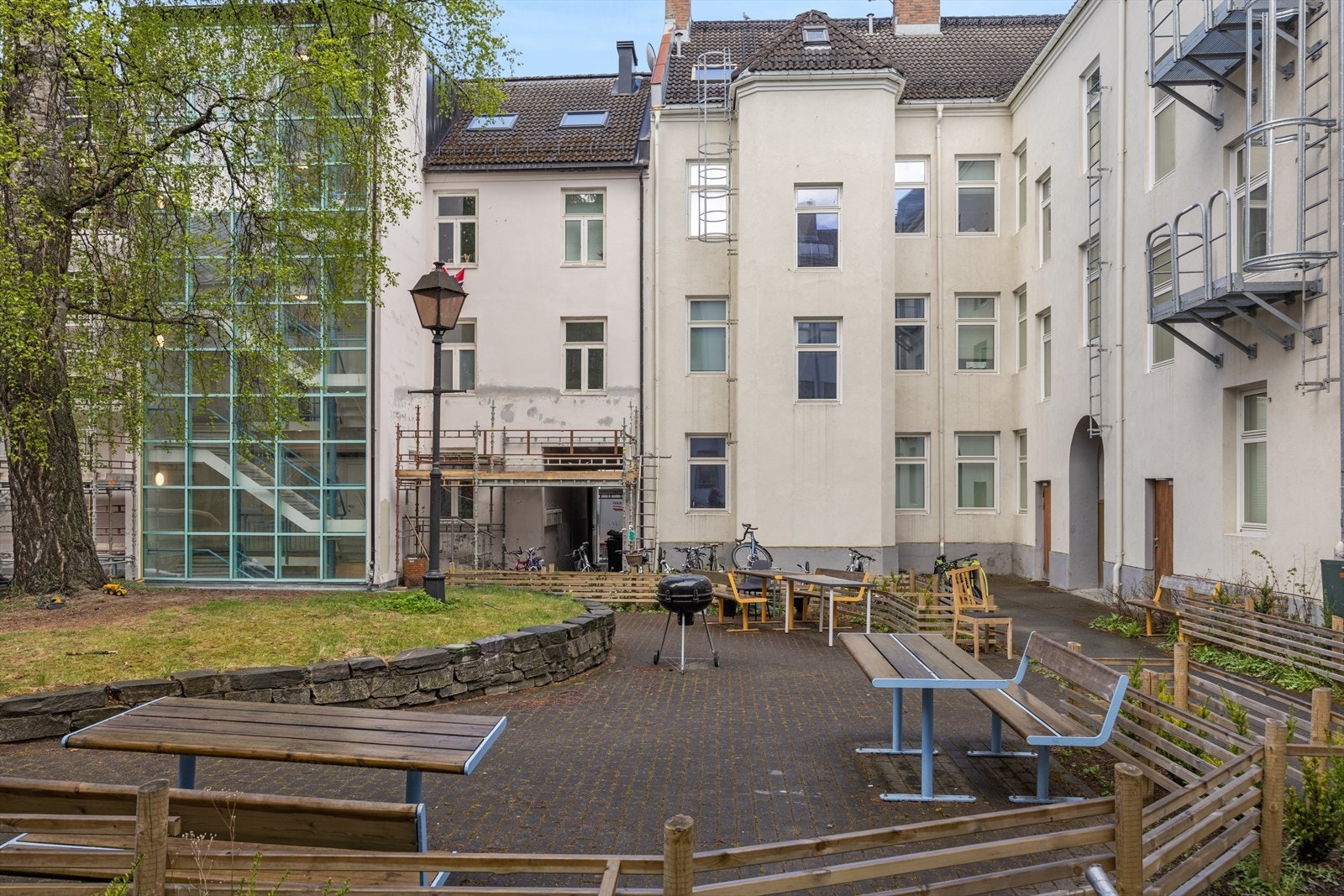 Sameiet har en hyggelig, felles bakgård som vedlikeholdes av velforeningen. Galleribilde