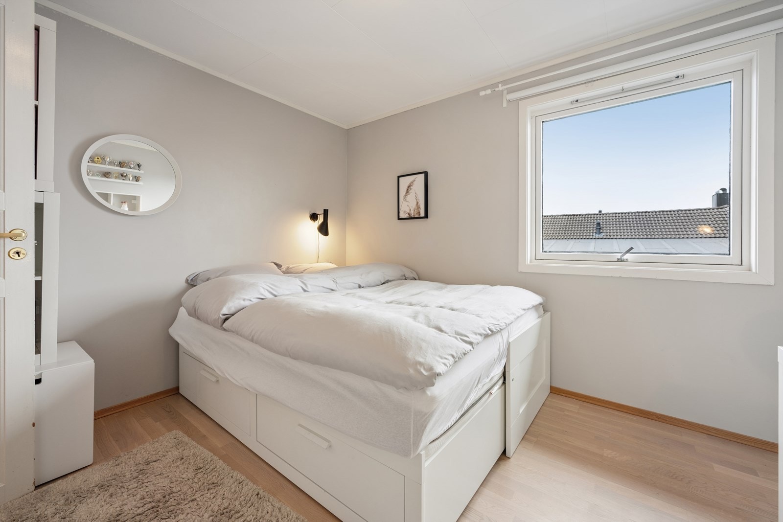 Lyse og nøytrale overflater gjør rommene enkle å innrede etter eget ønske. Galleribilde