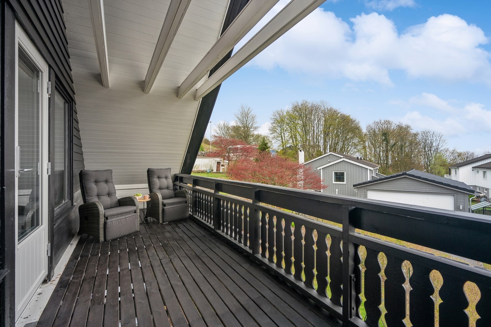 Fra stuen i andre etasje er det utgang til en balkong på 14 m². Galleribilde