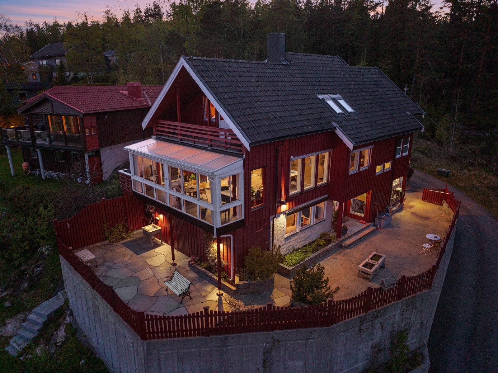 Velkommen til Roald Amundsens vei 23 - En innholdsrik og oppgradert enebolig med en fantastisk beliggenhet på toppen av Fjellhamar! Galleribilde