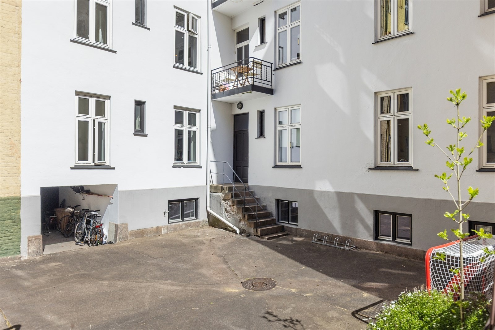 Fra bakgården er det adkomst via baktrapp. Galleribilde