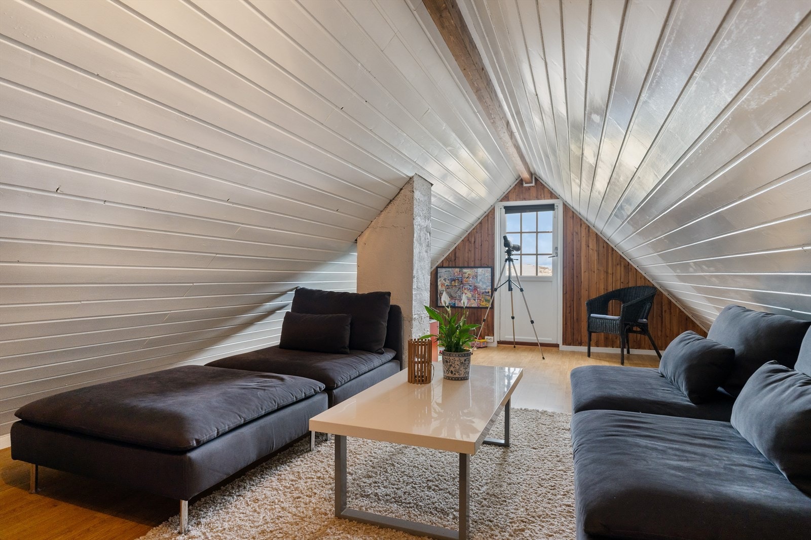 Hemsen er et populært tilleggsareal for de minste. I tillegg har man utgang til en flott balkong på 6,5m². Galleribilde