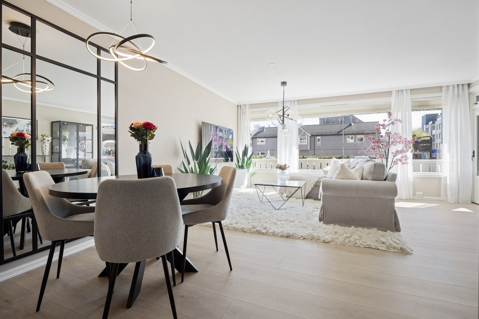 Leiligheten er pusset opp de senere årene, og fremstår som moderne og lekker med moderne standard. Galleribilde