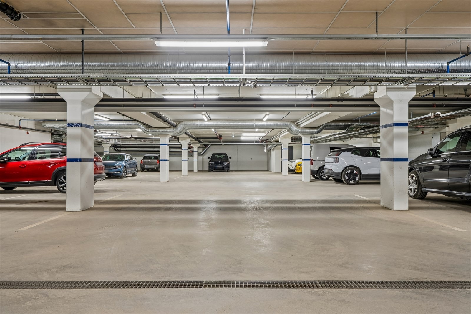 Til leiligheten medfølger p-plass i kjelleren. Galleribilde