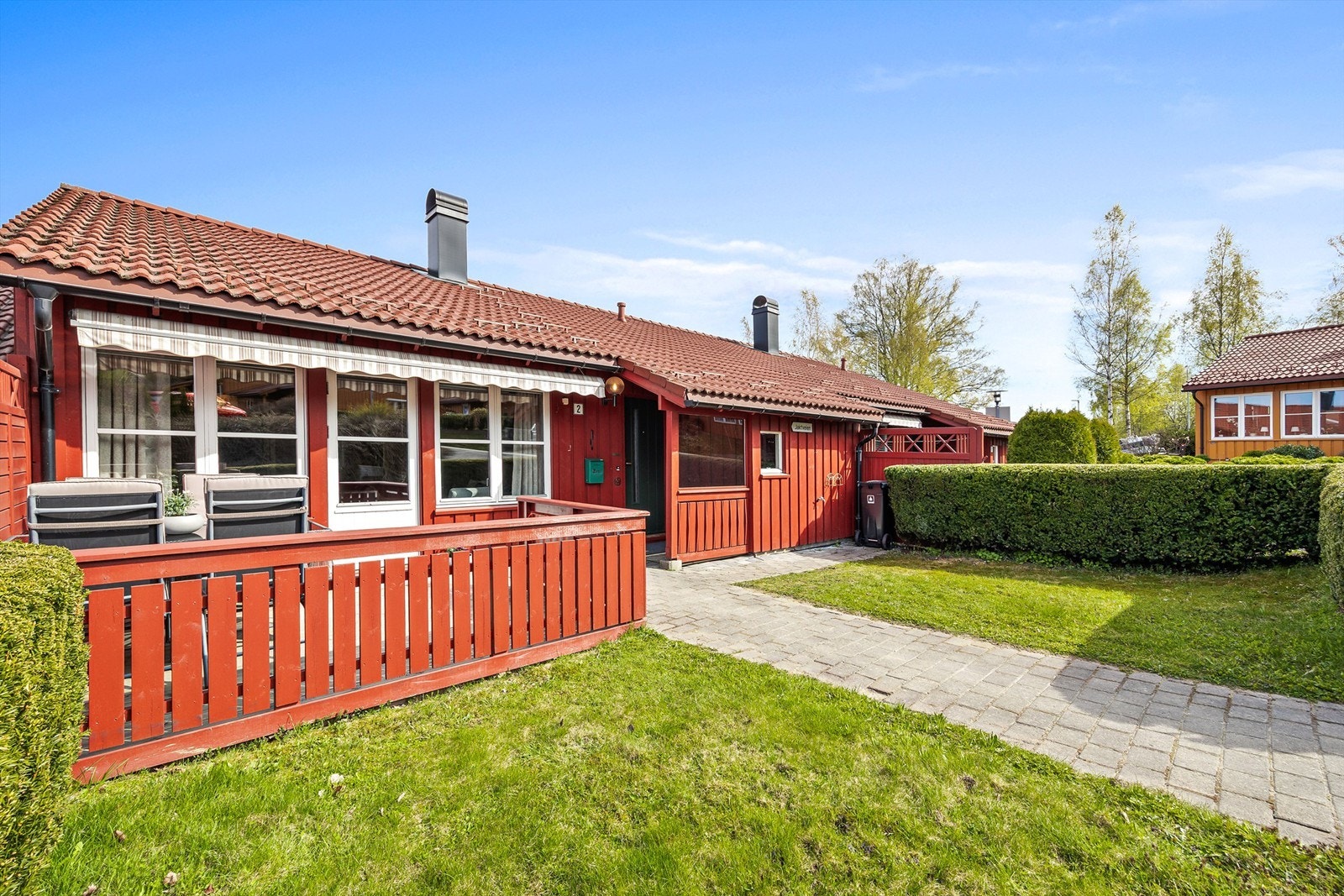 Adkomst til boligens overbygde inngangsparti Galleribilde
