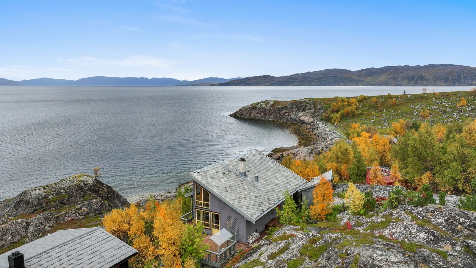 Eiendommen har en beliggenhet i Kråknesveien i Talvik, i Alta kommune. Galleribilde