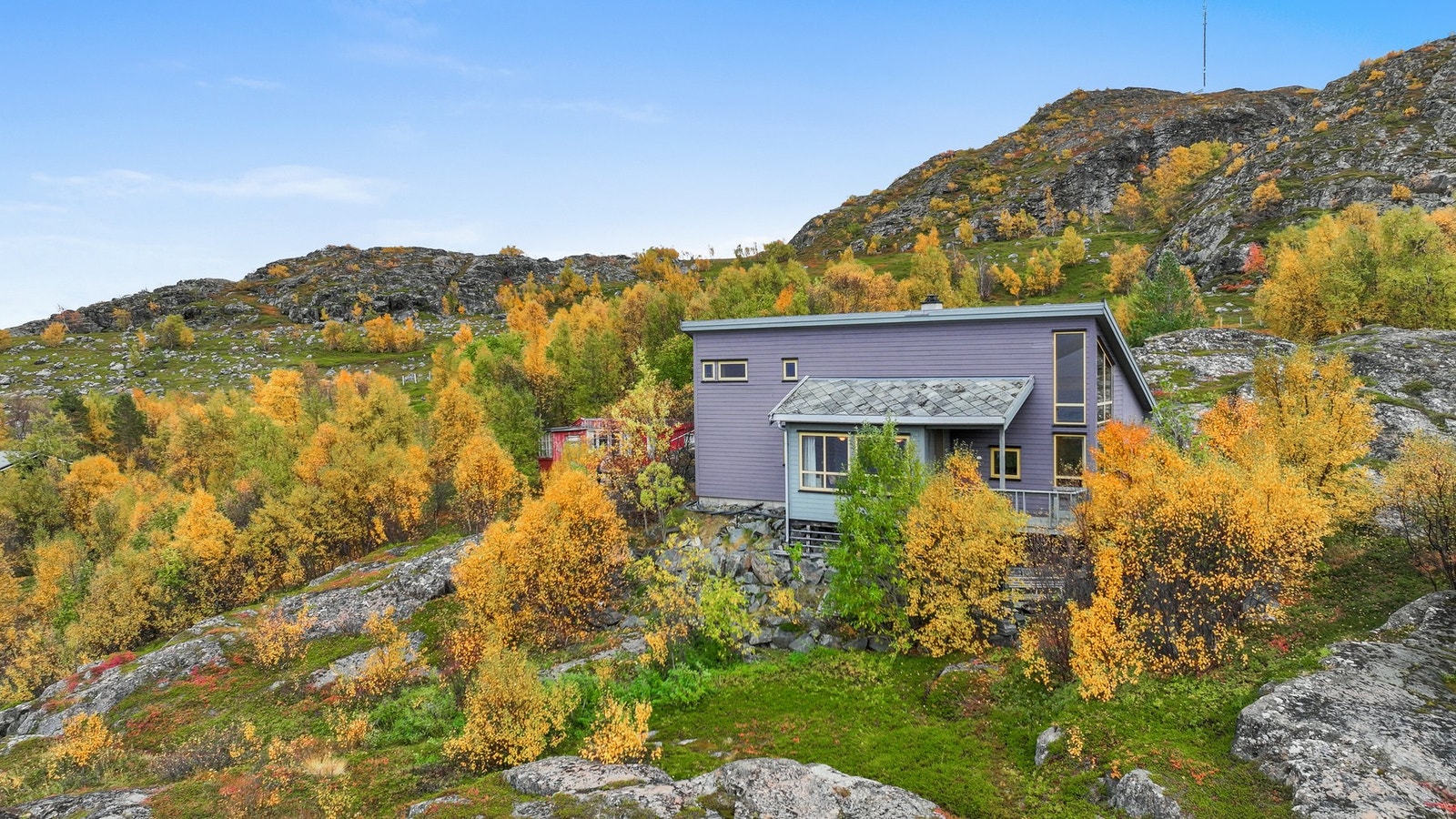 Fritidseiendommen har et fint uteområde. Galleribilde