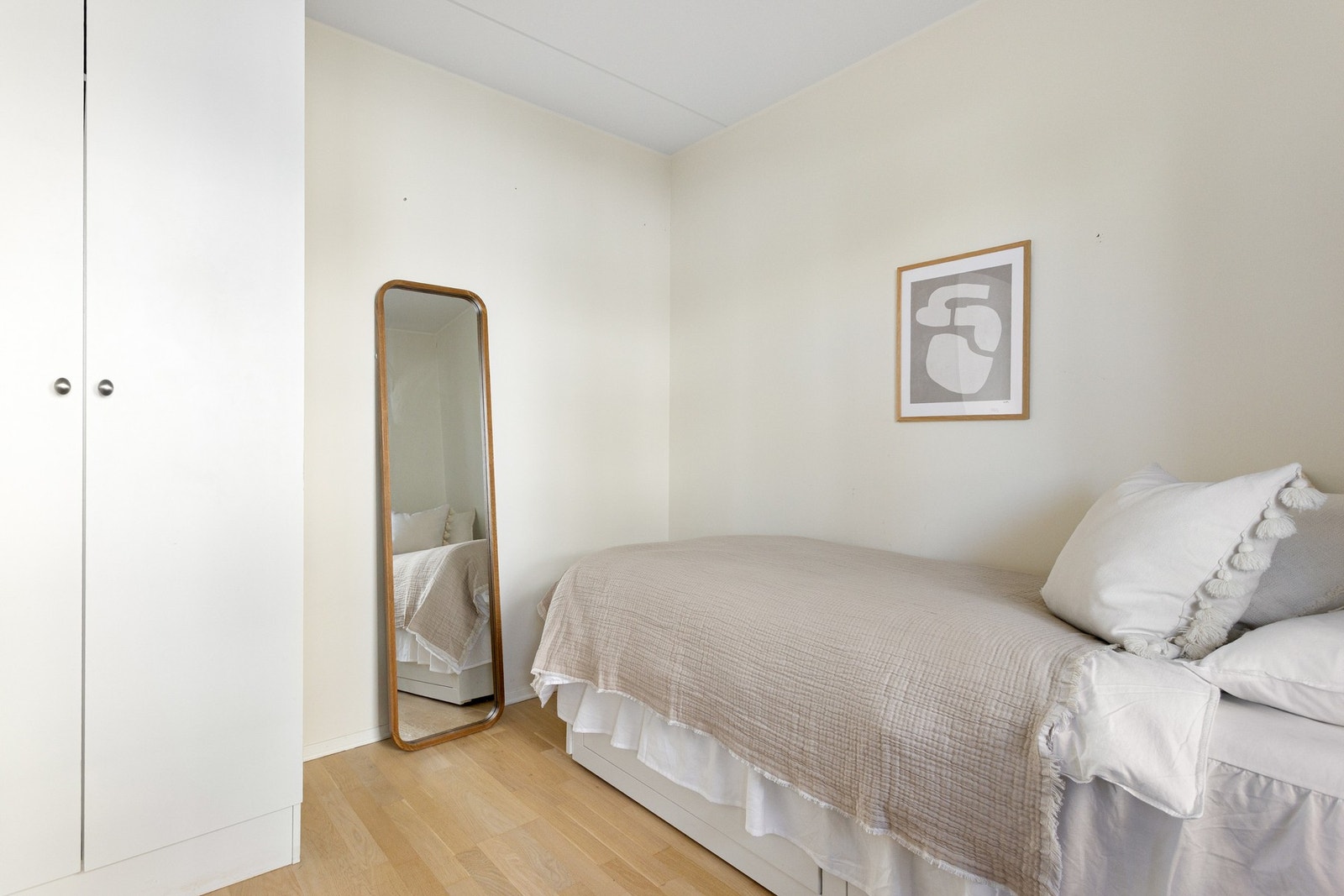 Dette rommet er perfekt som barnerom, gjesterom og/eller kontor - alt etter ønske og behov. Galleribilde