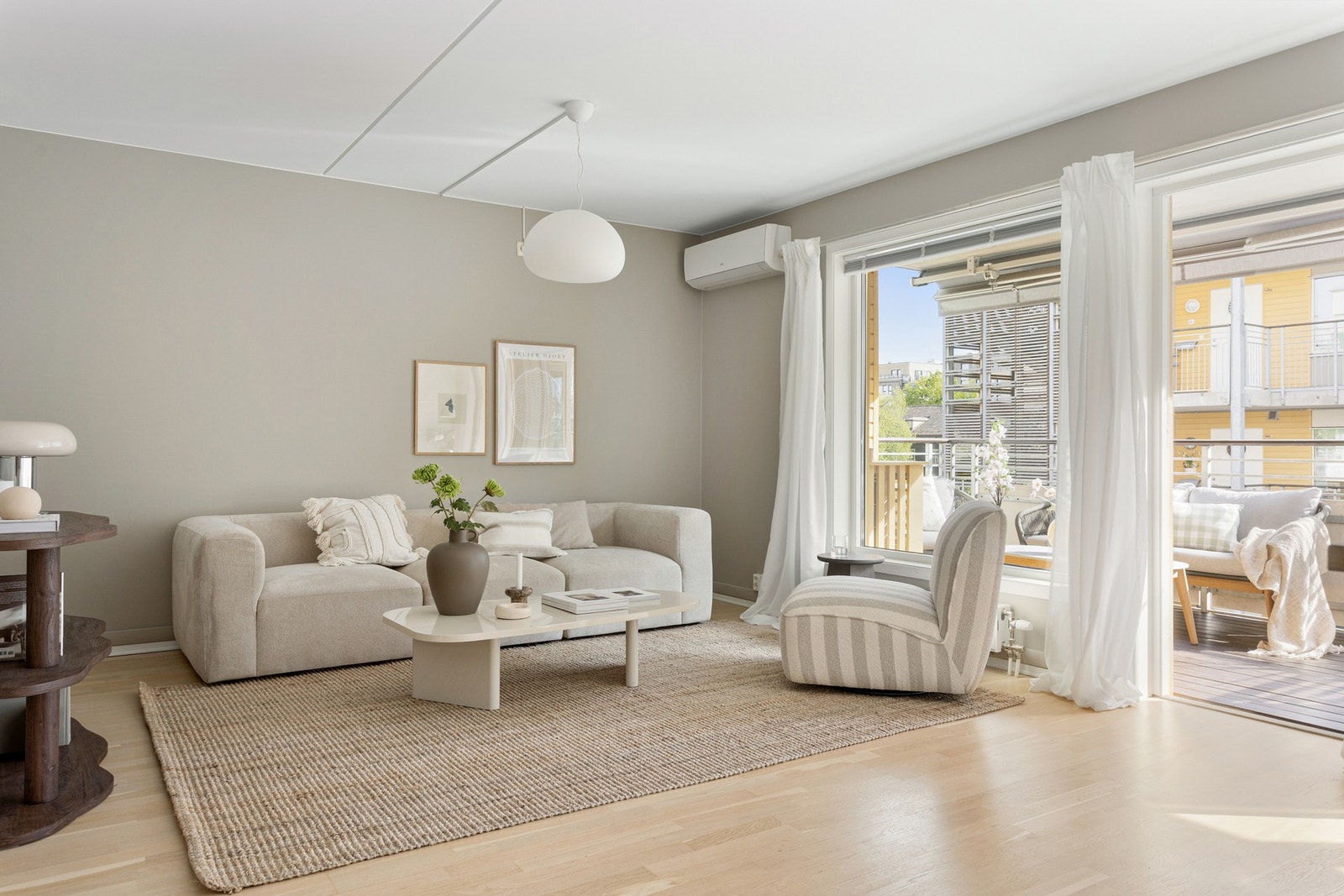 Mailehn Øverås v/ EIE Løren ønsker velkommen til Kanonhallveien 32B! Foto: Studio Sætre (Hanne Cecilie Sætre). Galleribilde