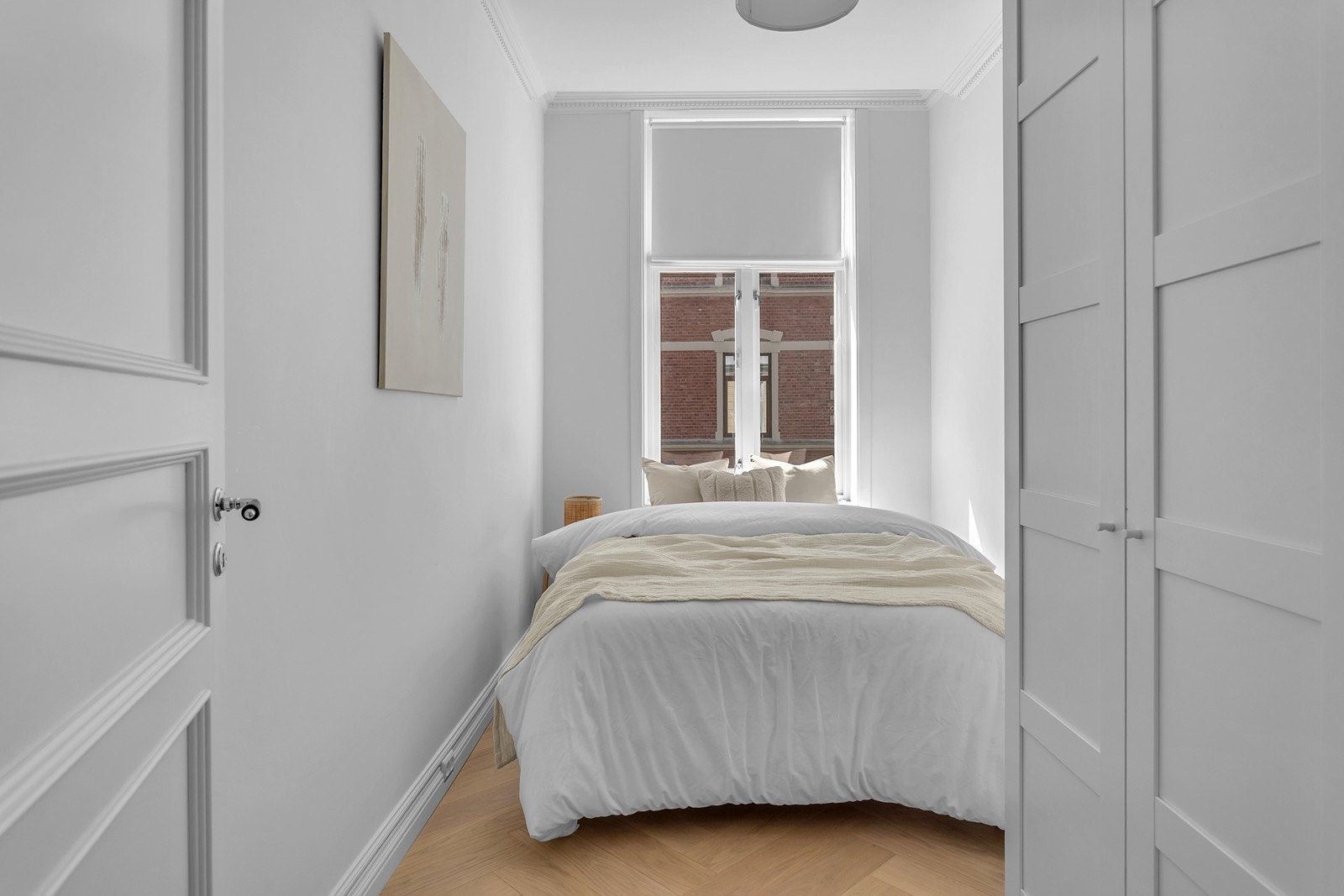 Soverom 3 med god plass til dobbeltseng og garderobeskap Galleribilde