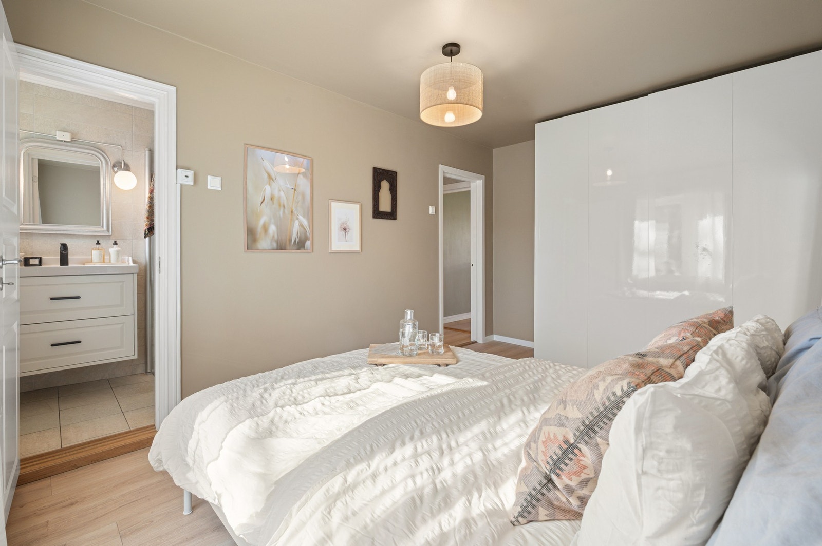 Soverommet er malt i behagelige farger. Galleribilde