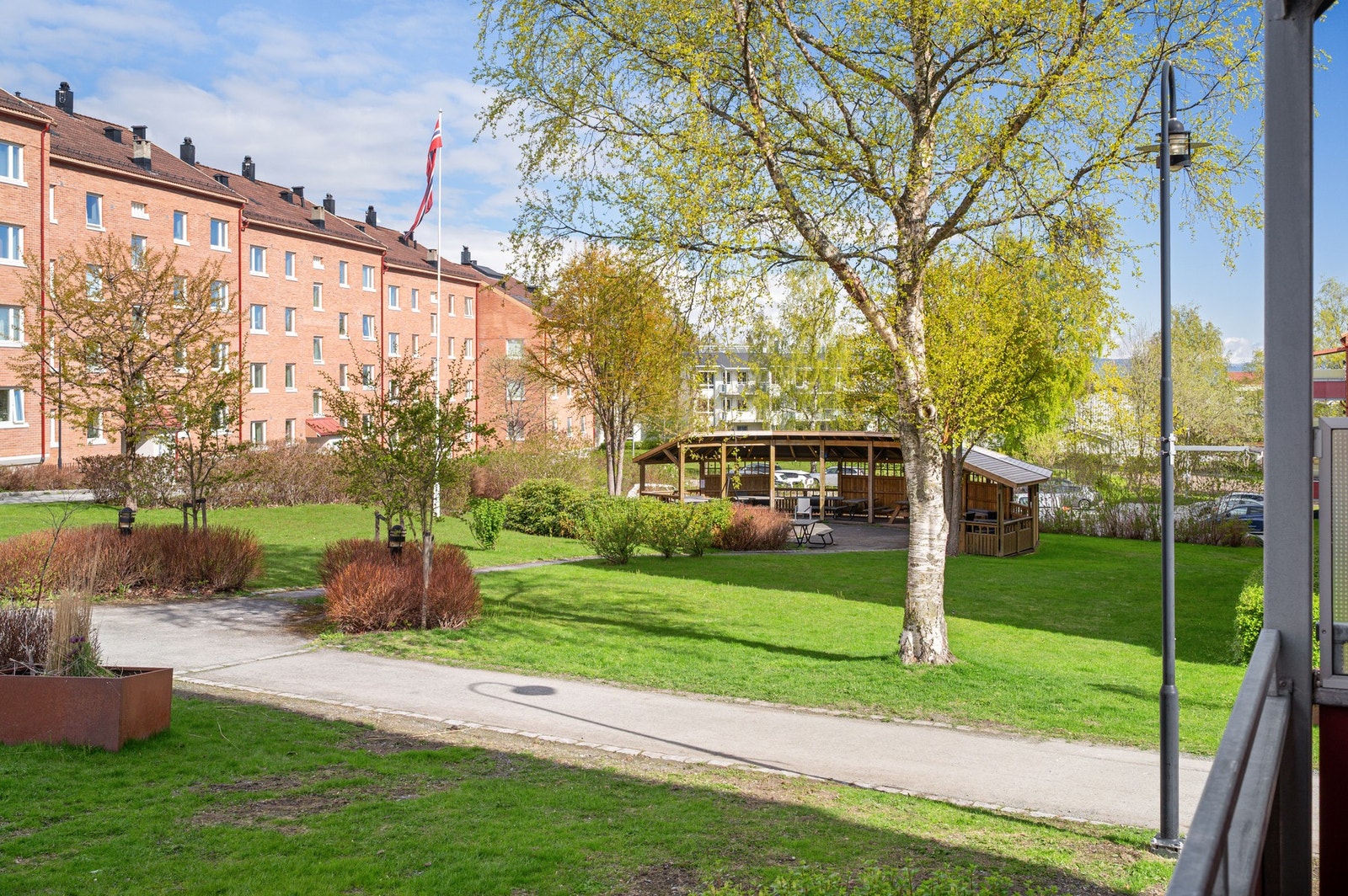 Det er godt med "luft" mellom blokkene i borettslaget. Galleribilde