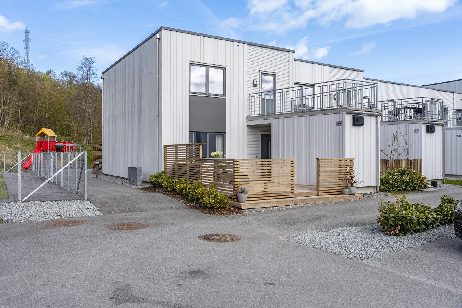 Fin uteplass ved inngangsparti Galleribilde