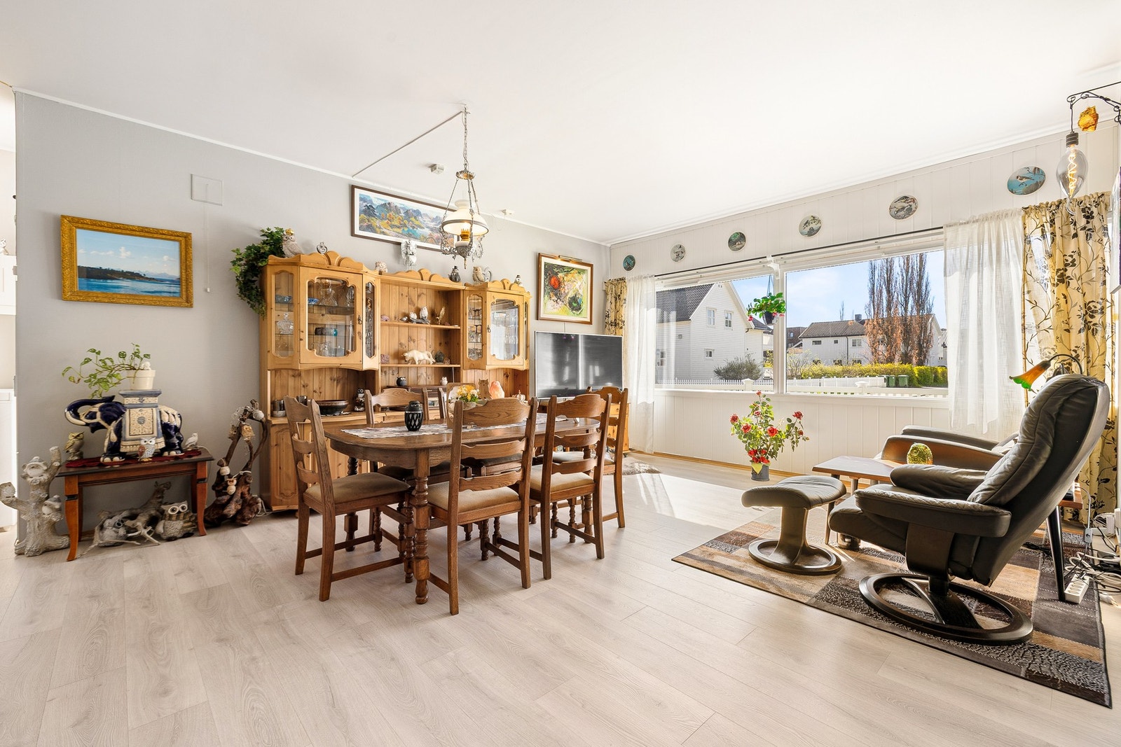Praktisk plass til spisebord. Galleribilde