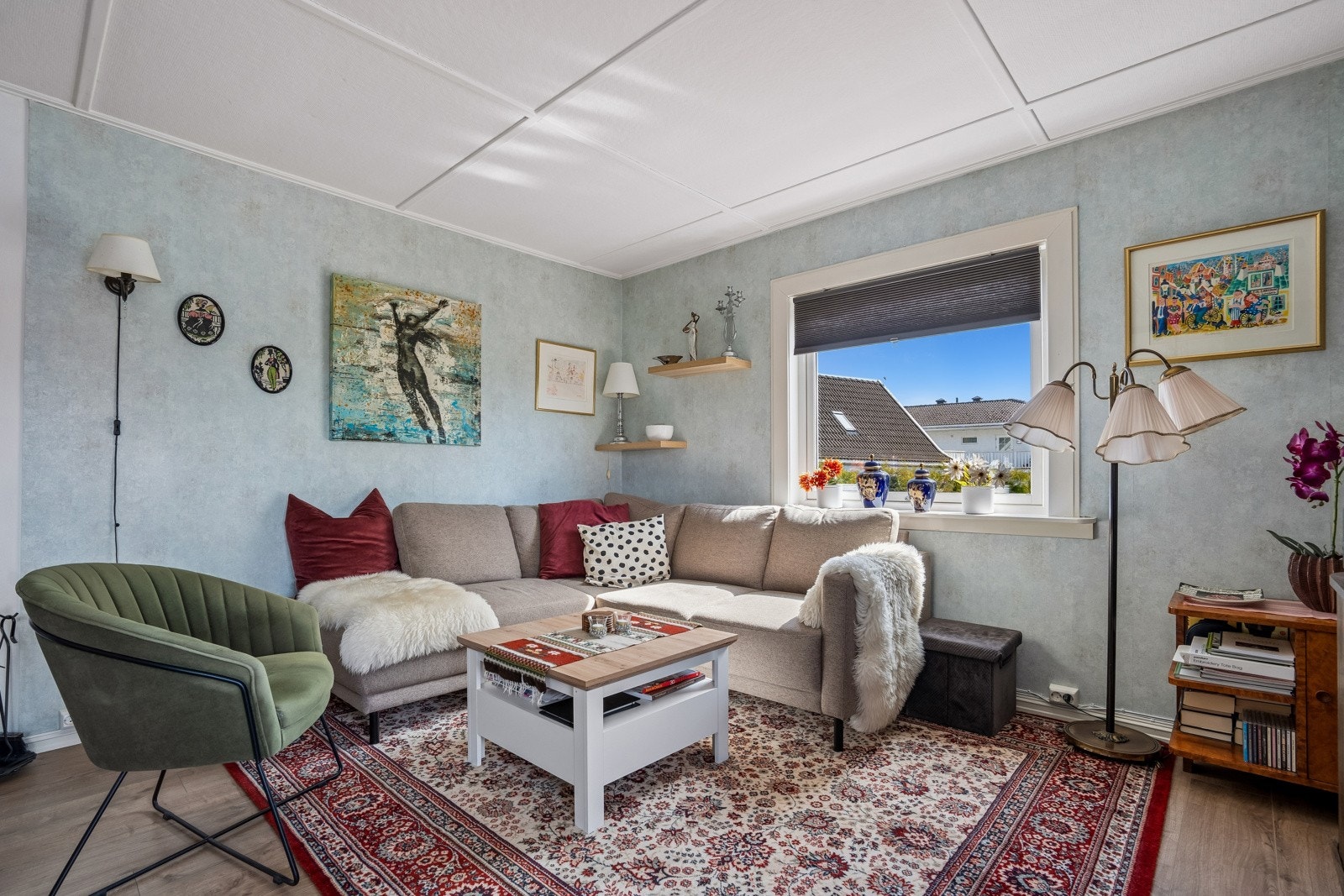 Stue med god plass for salong Galleribilde
