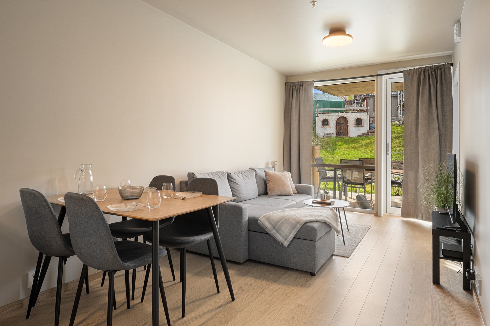 Leiligheten har en attraktiv beliggenhet i 1. etasje, med enkel adkomst og en praktisk planløsning. Galleribilde