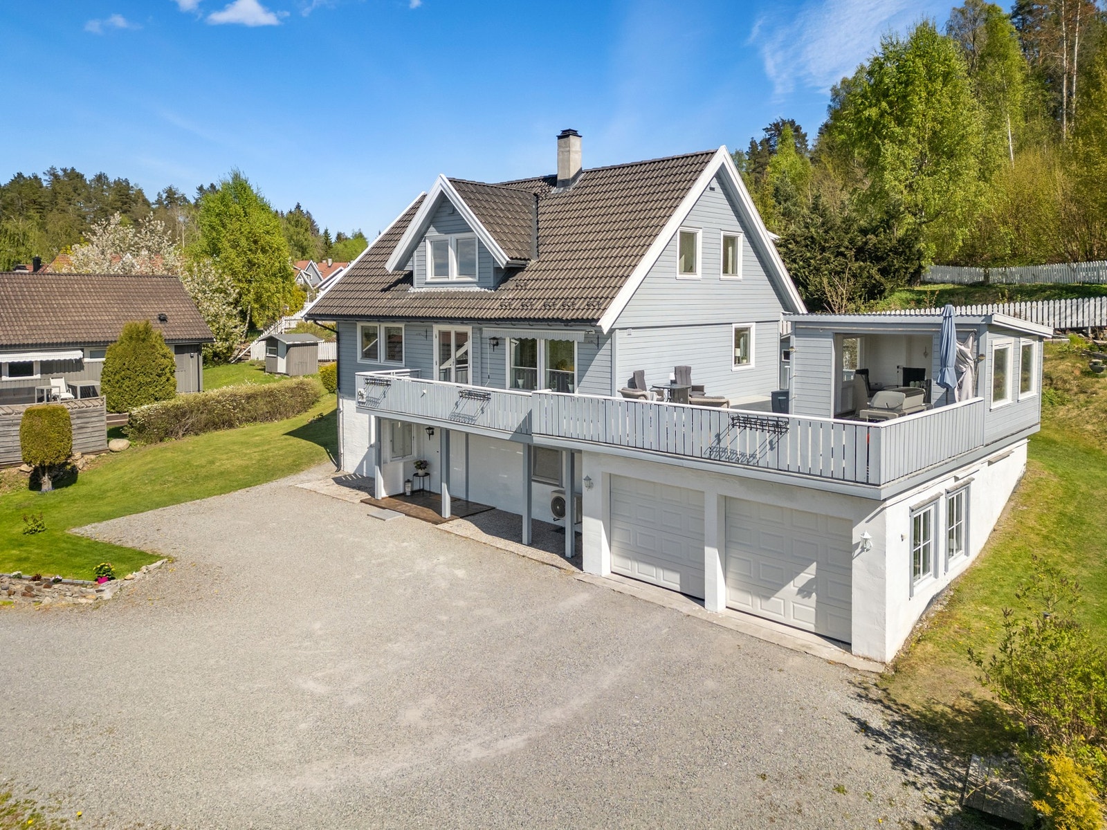 Velholdt bolig med mange fine uteplasser. Galleribilde