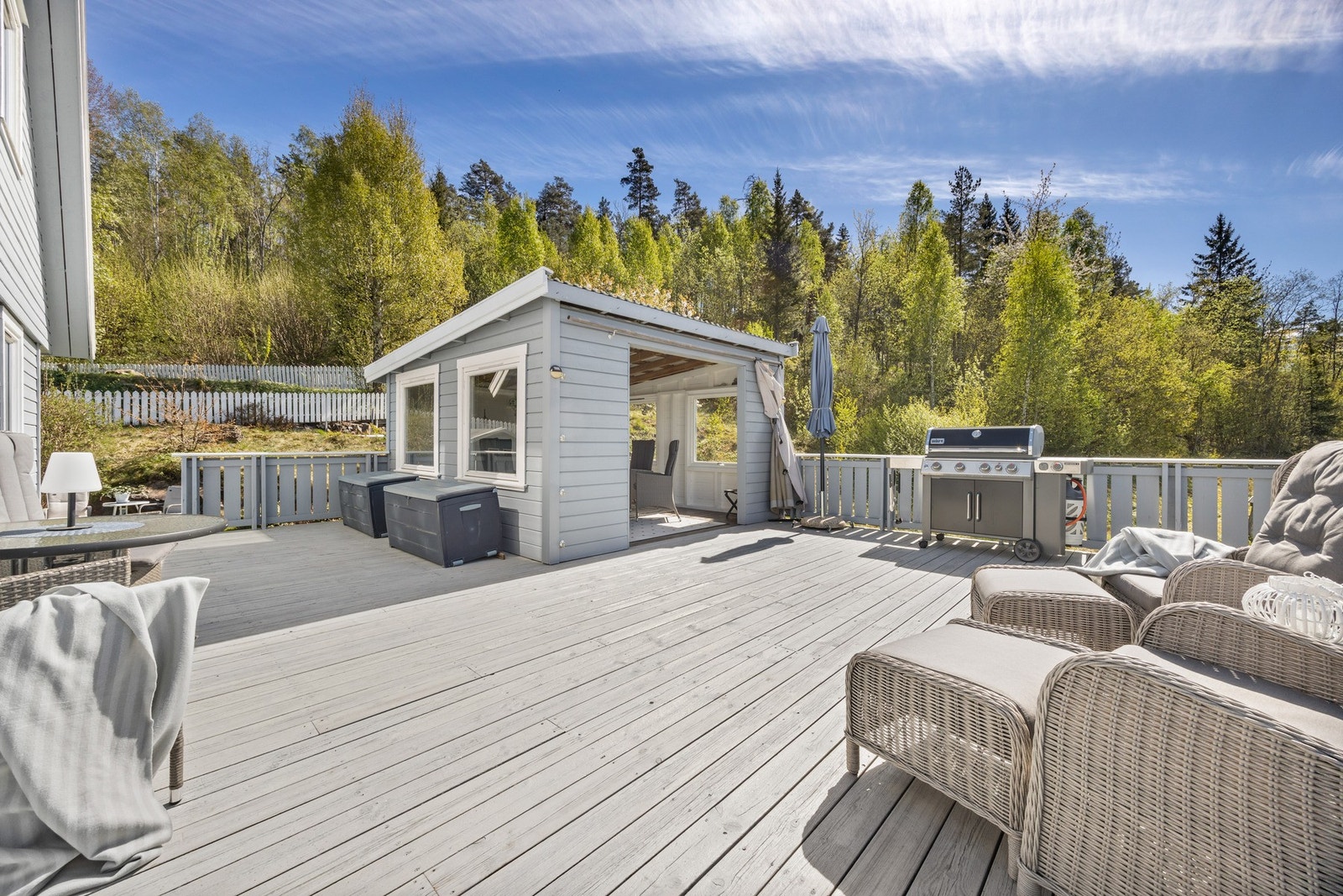 Fra terrassen har du bl.a. utsyn mot Stokkerskogen. Galleribilde