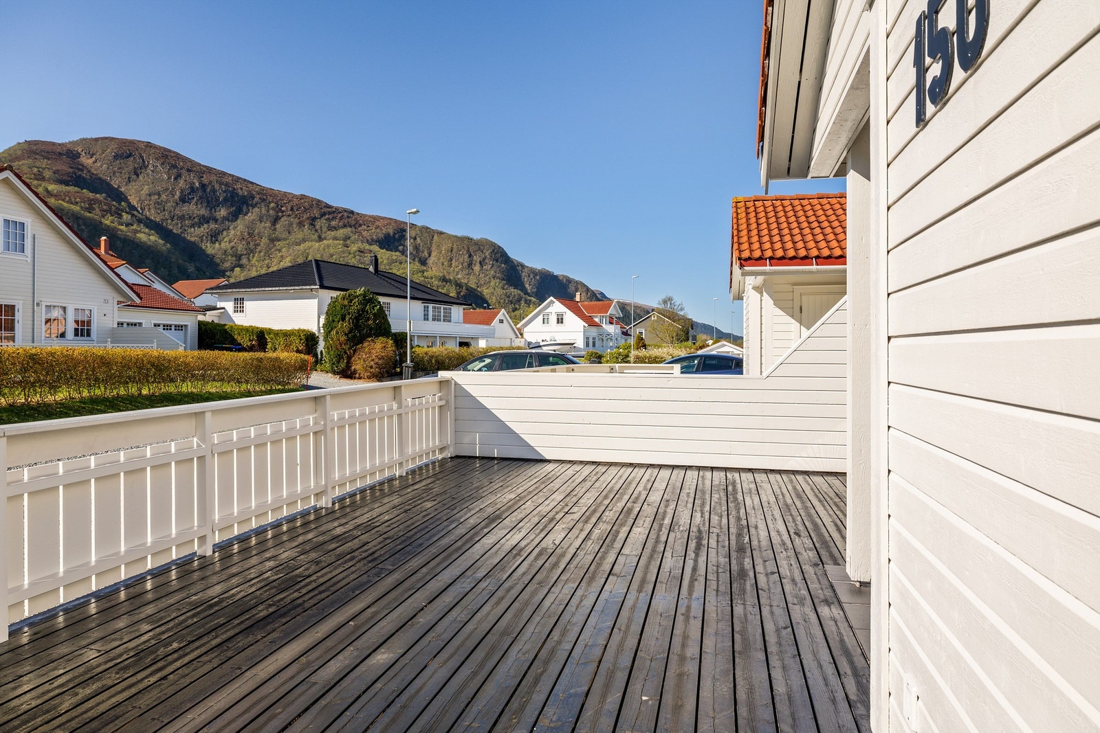 Sørvendt terrasse med gode solforhold Galleribilde