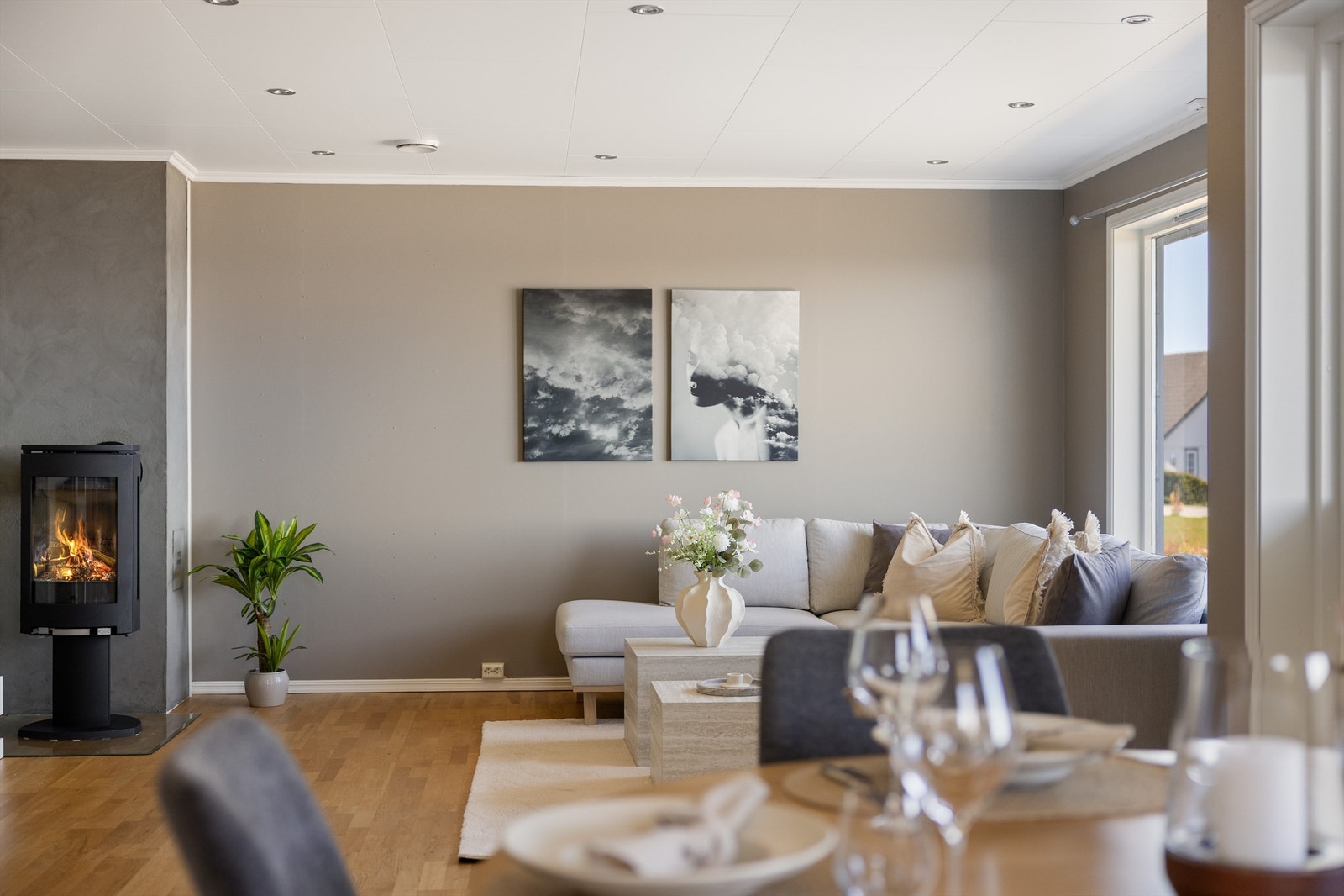 Her får du en romslig stue med god plass til sittegruppe. Galleribilde