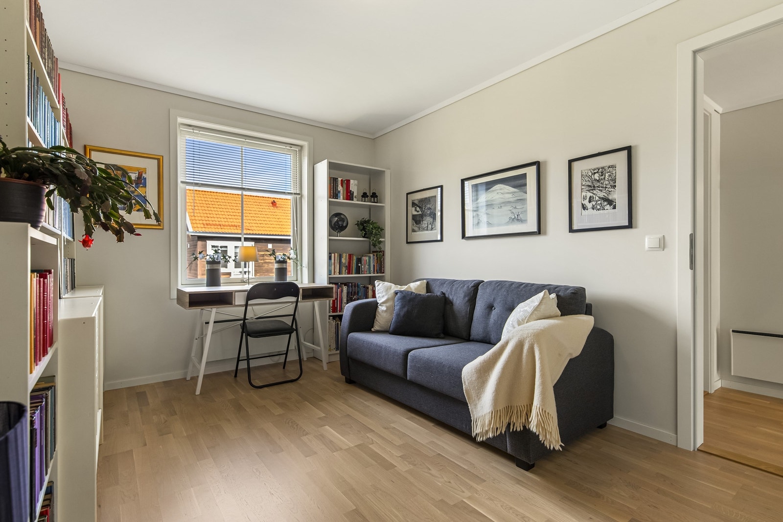 Her er det plass til både seng, sofa og hjemmekontor Galleribilde