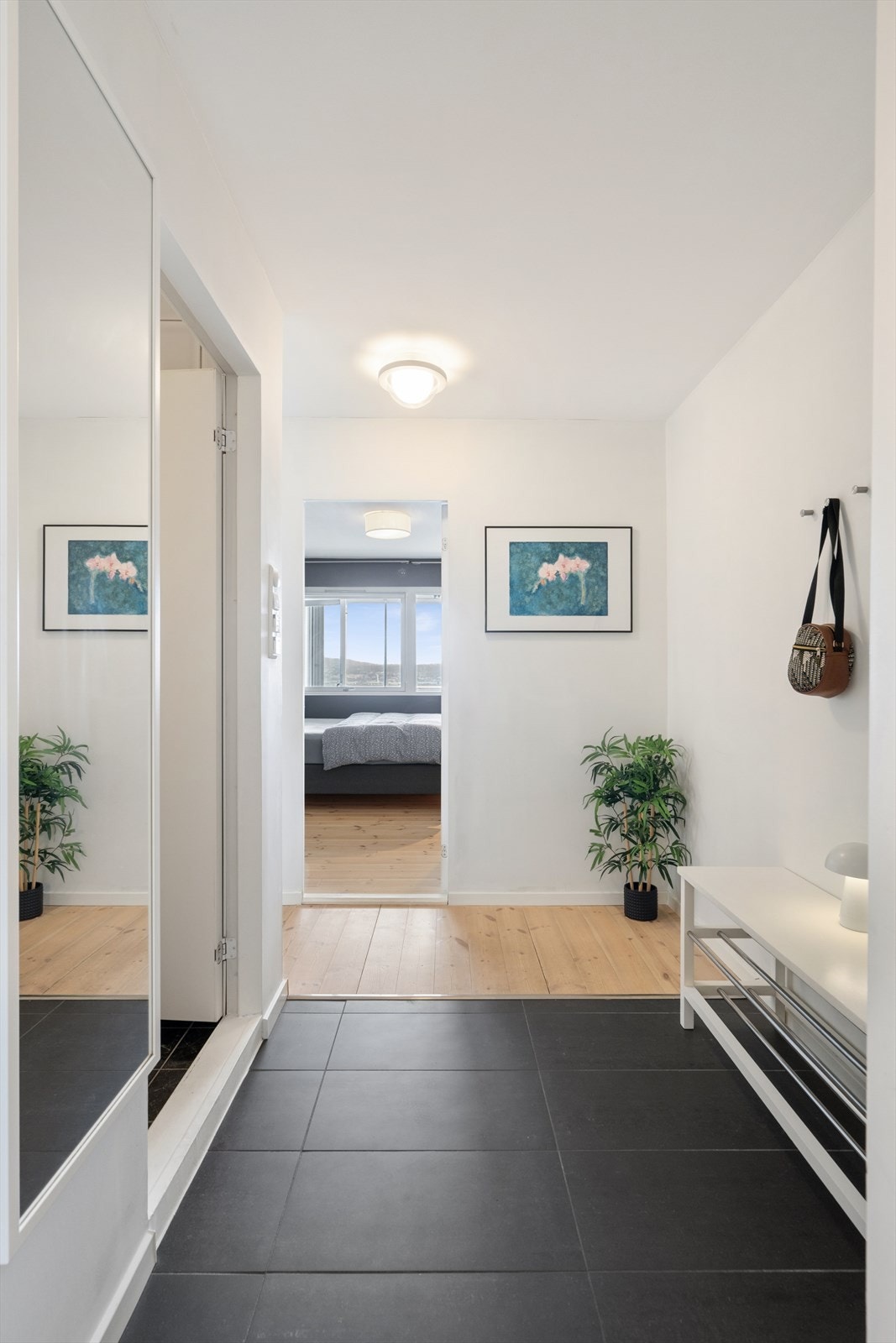 Flislagt gang med gulvvarme Galleribilde