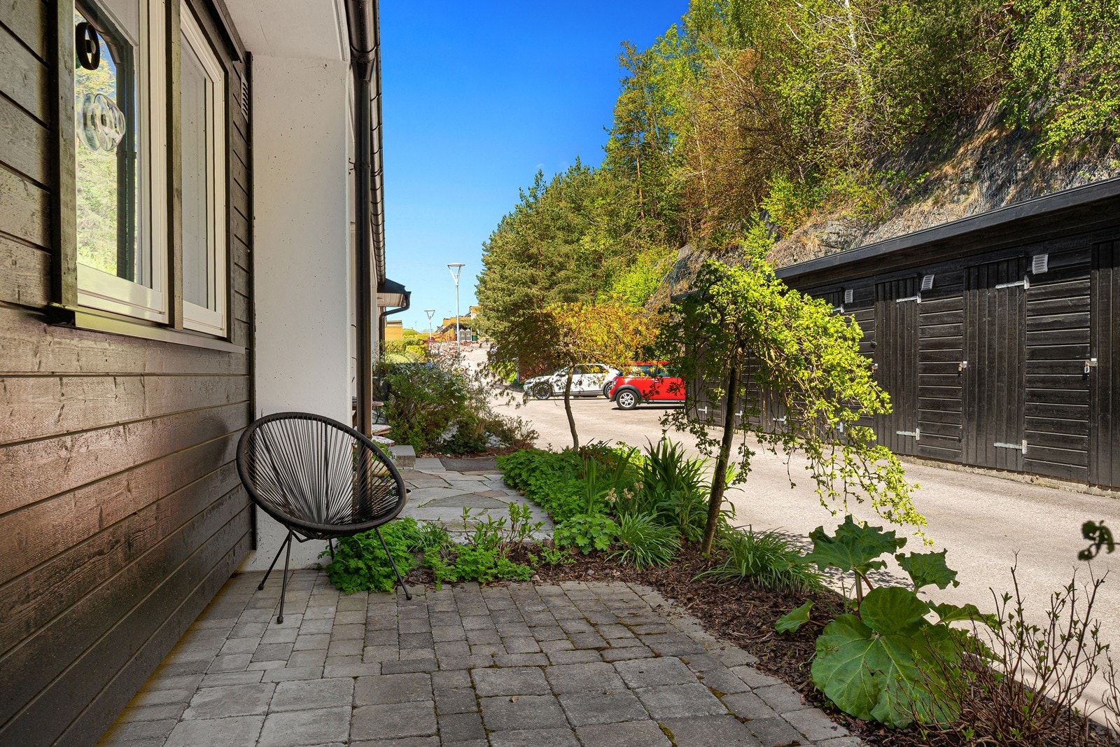 Uteplass utenfor kjøkkenet ved inngangspartiet Galleribilde