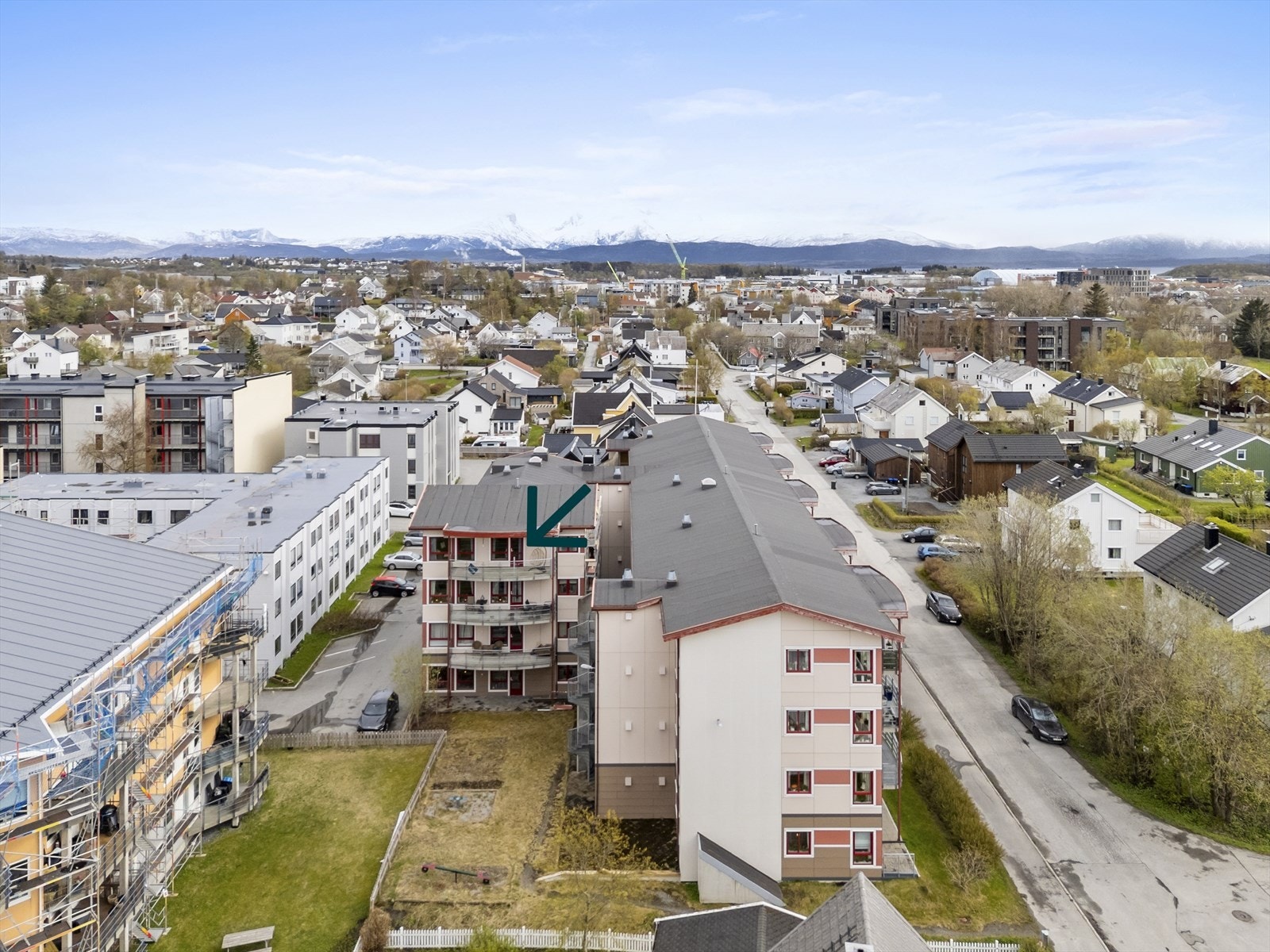 Leiligheten har en svært god beliggenhet i byggets toppetasje Galleribilde