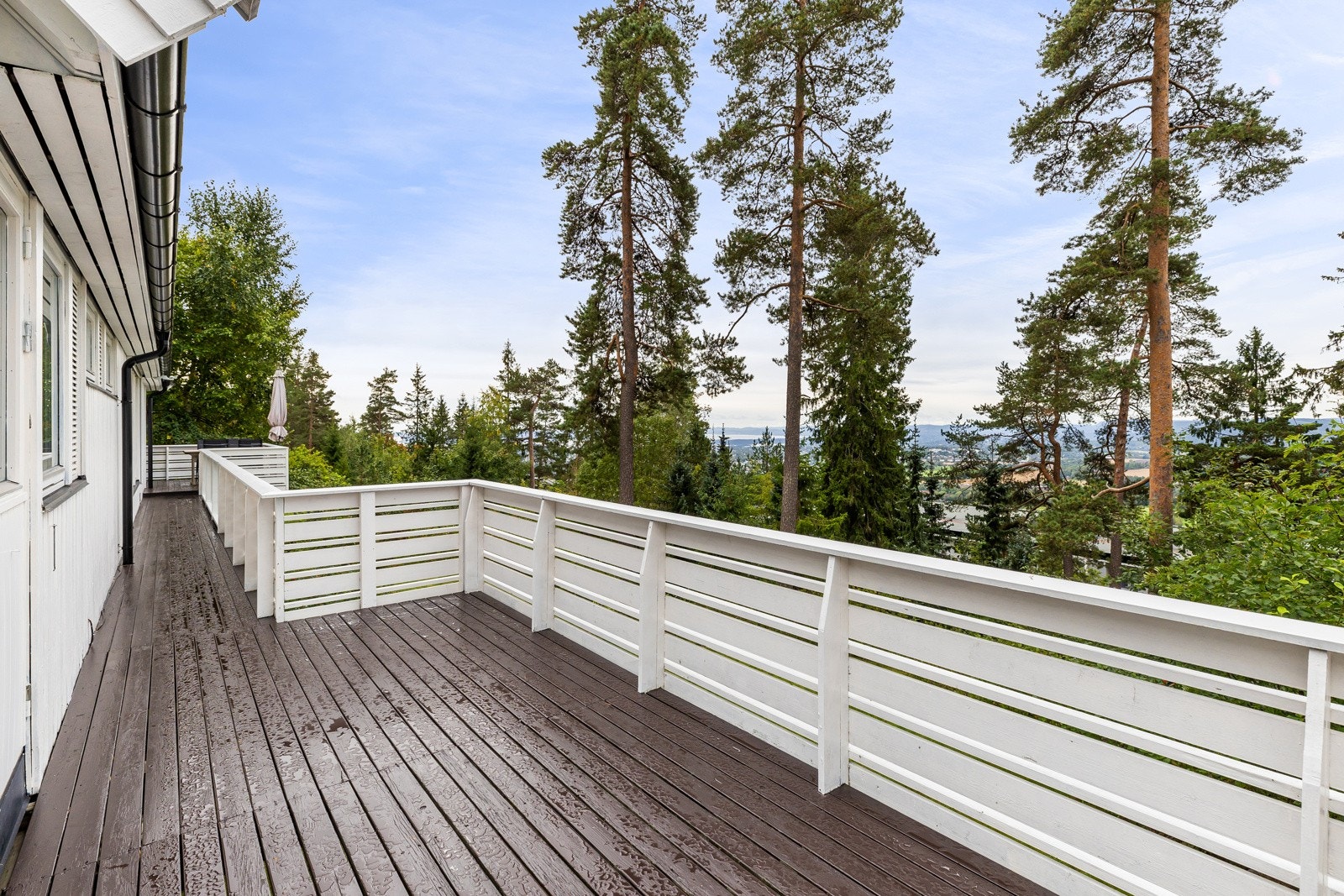 I sommerhalvåret er det sol fra ca. kl 10:00 til 22:00. Galleribilde