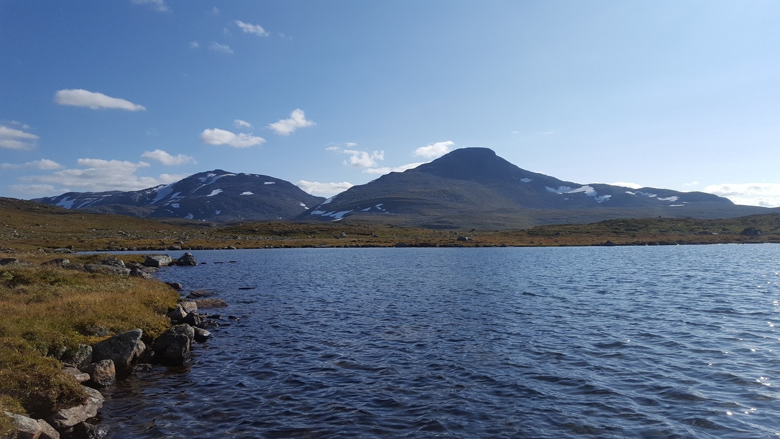 Nydelig høyfjellslandskap på Filefjell. Her Suletinden (1780 moh) og Sulefjellet (1812 moh) som er turmål fra tomten. Galleribilde