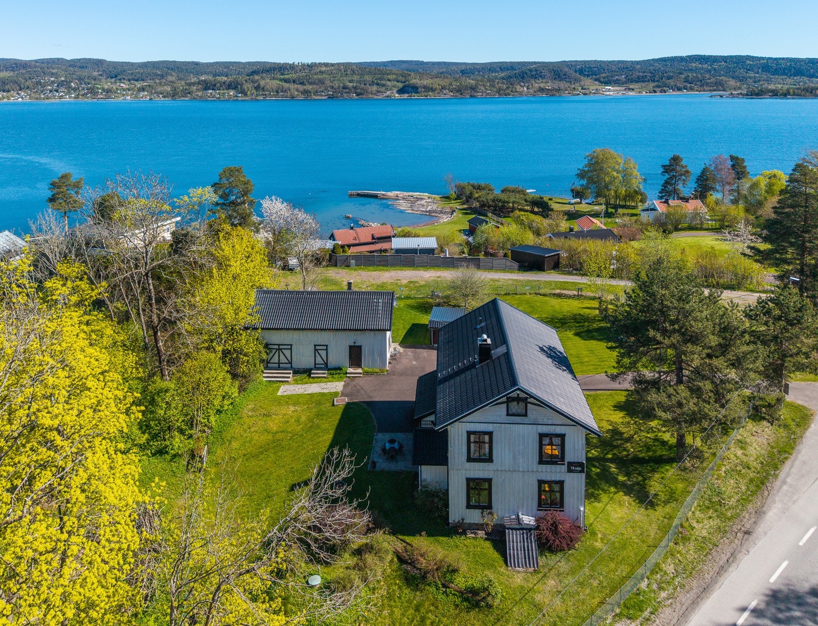 Pent opparbeidet tomt på hele 1 885 kvm med gode uteområder Galleribilde