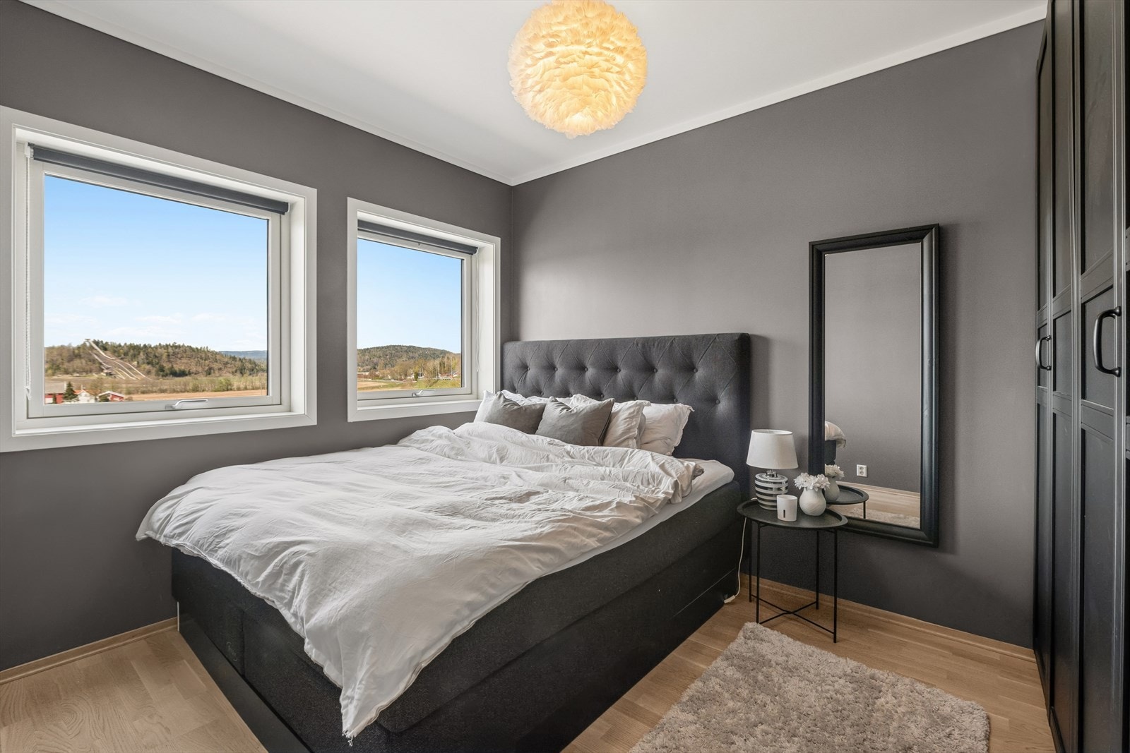 Leiligheten inneholder to romslige soverom med gode møbleringsmuligheter. Galleribilde