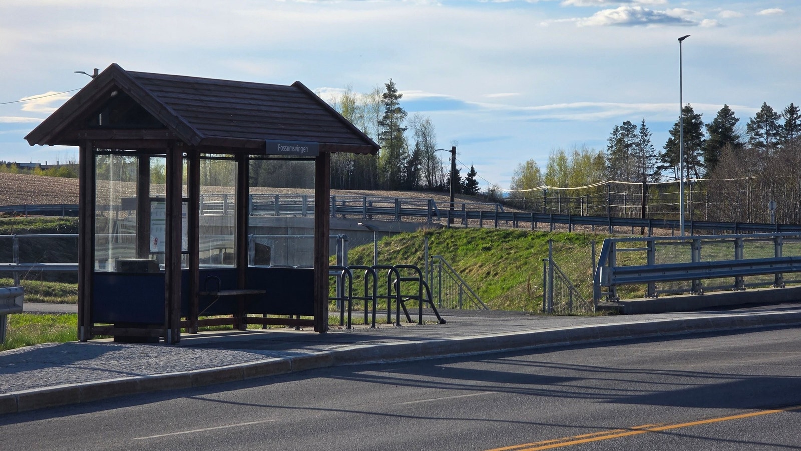 Fossumsvingen busstopp like ved Galleribilde