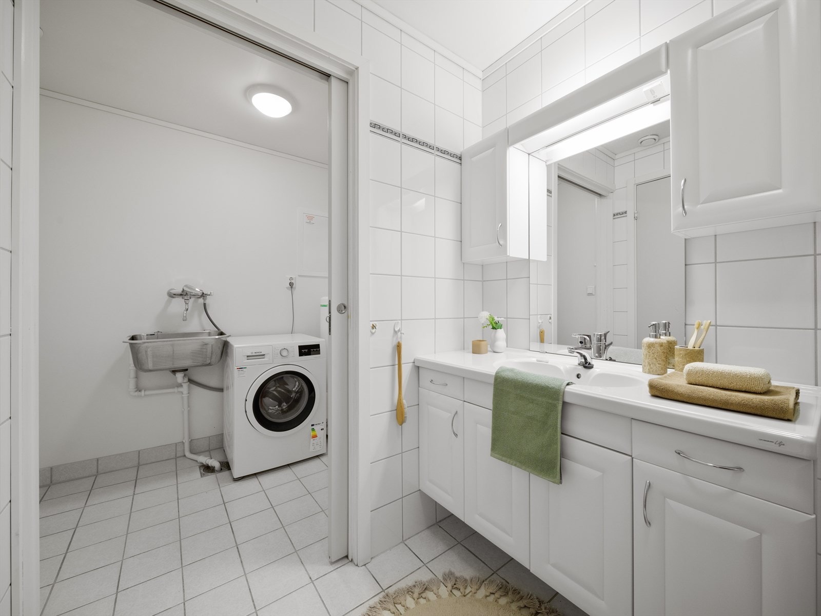 Badet er helfliset med varmekabler i gulv. Galleribilde