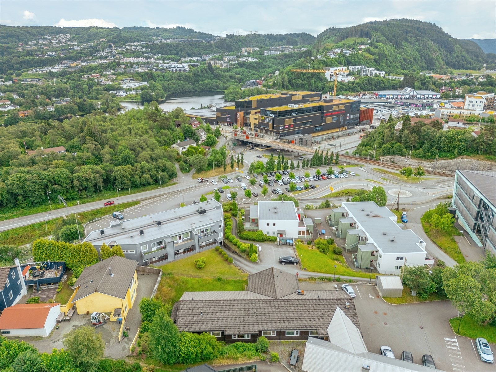 Til de store arbeidsplassene på Sandsli, Kokstad og Flesland er det sykkelavstand og til Bergen sentrum er det rundt 15 minutter med bil Galleribilde