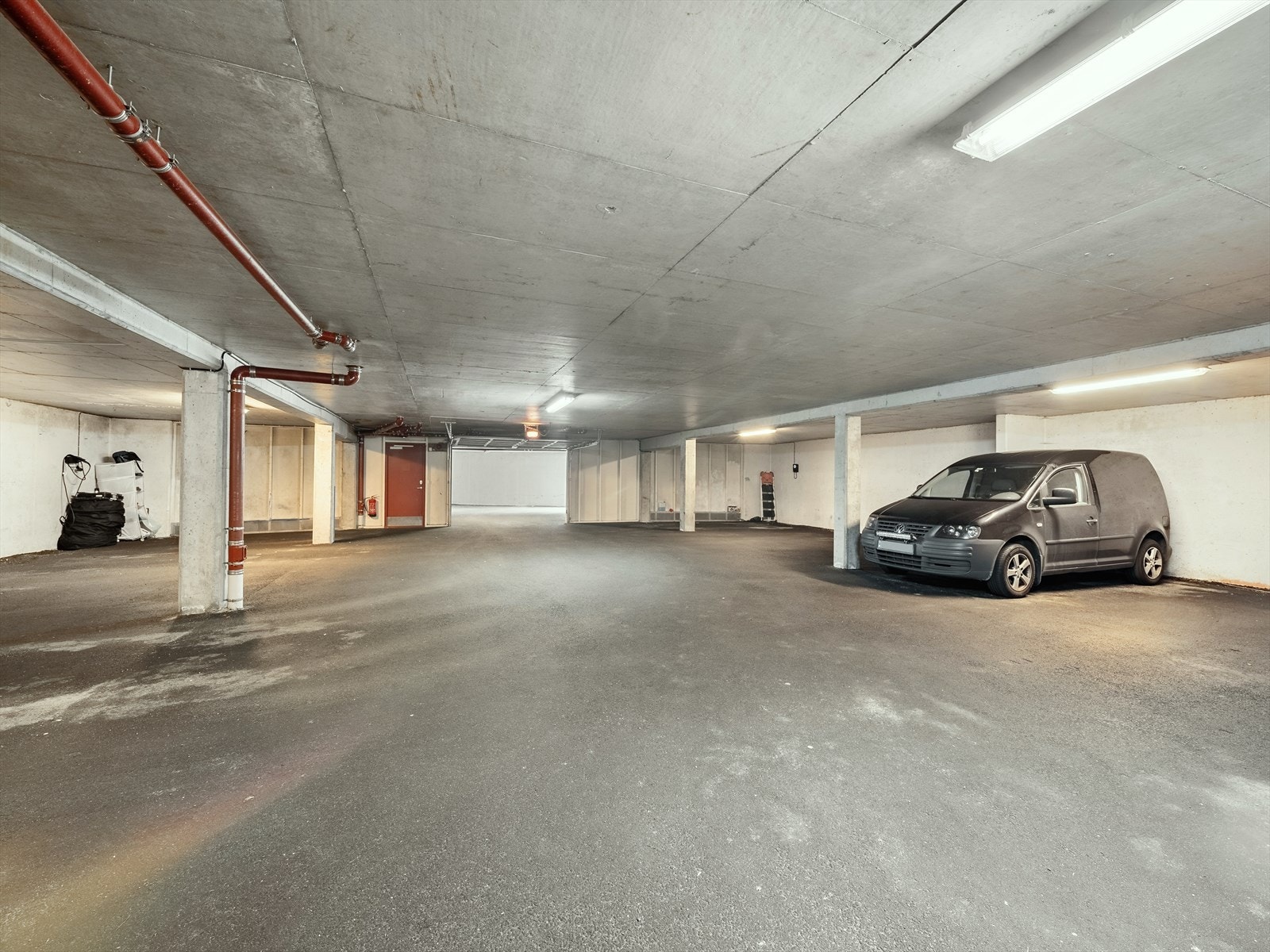 Fast garasjeplass i felles garasjeanlegg Galleribilde