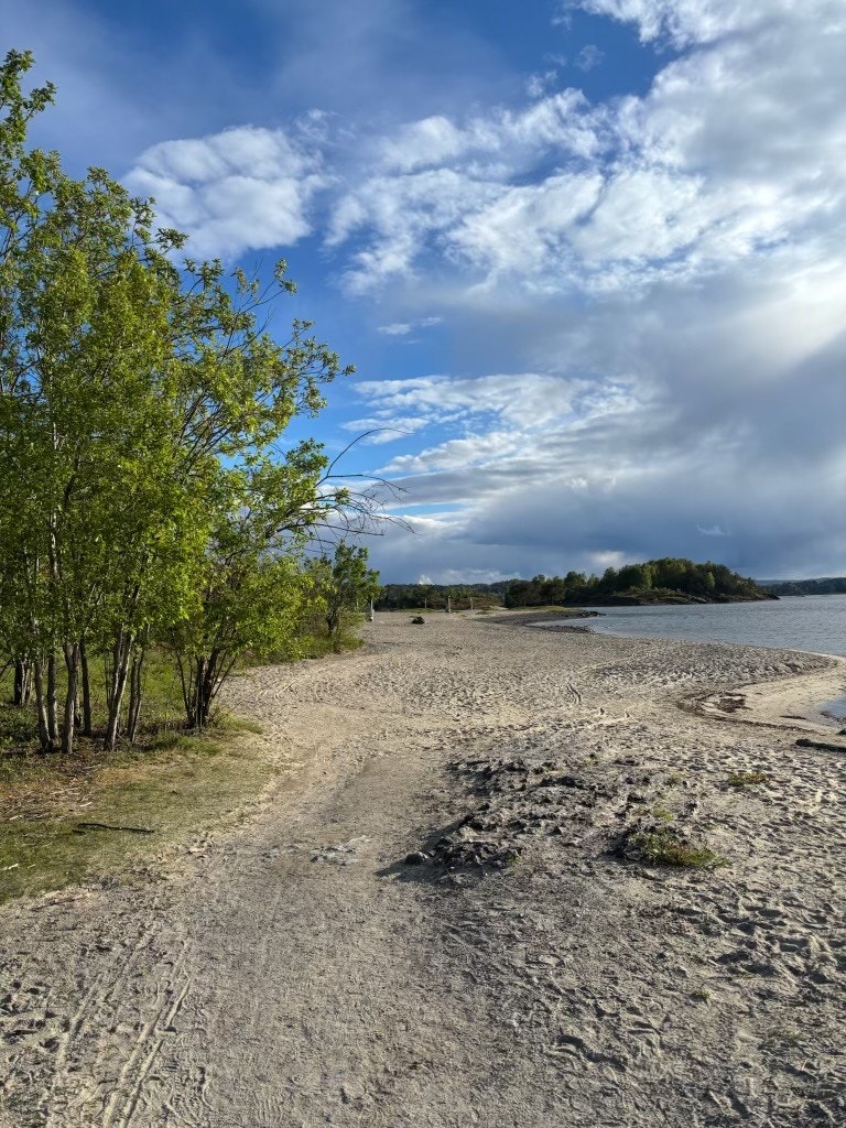 Kokstadbuka i umiddelbar nærhet, fem minutters sykkeltur unna (Selgers egne bilder) Galleribilde