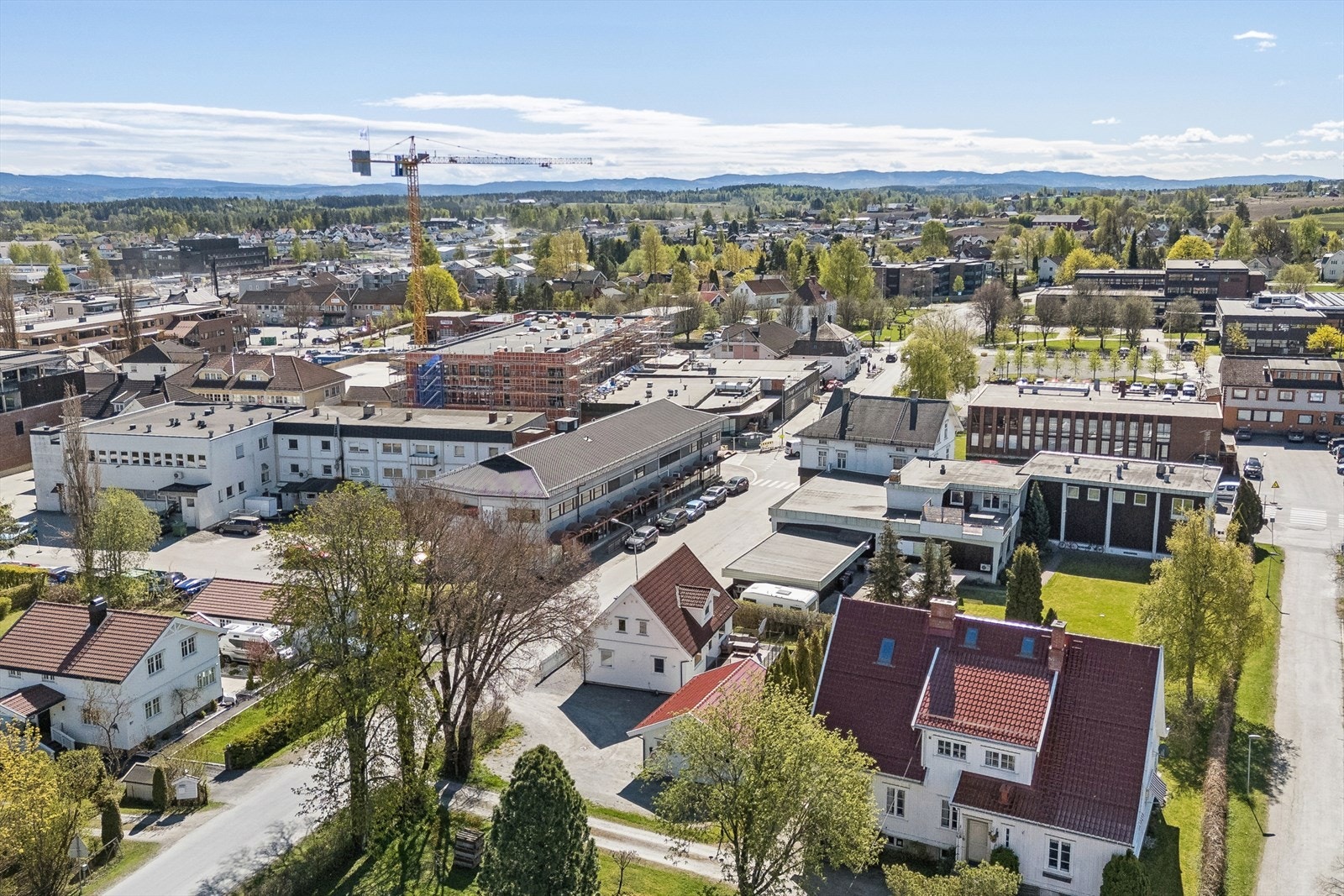 Stange skole ligger bare et par minutter unna, og det er flere barnehager i nærområdet. Galleribilde