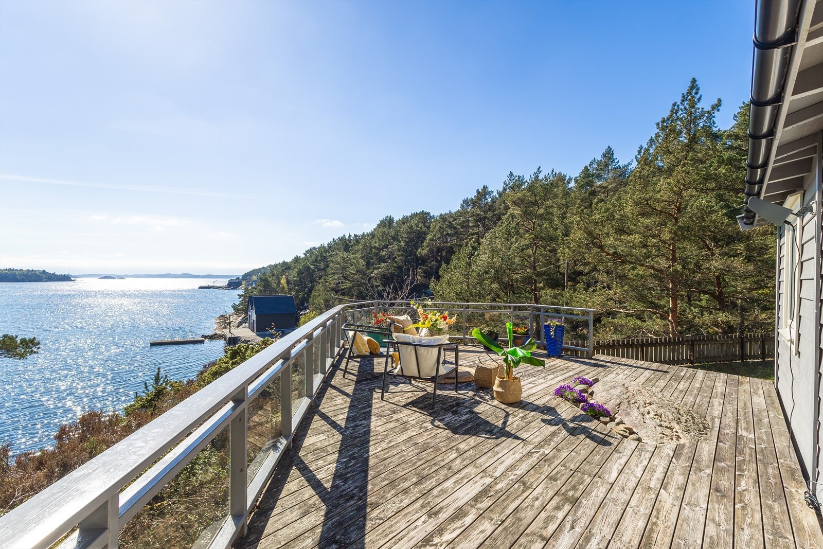 - Terrasse på hele 32m² i luftige og skjermede omgivelser - Galleribilde