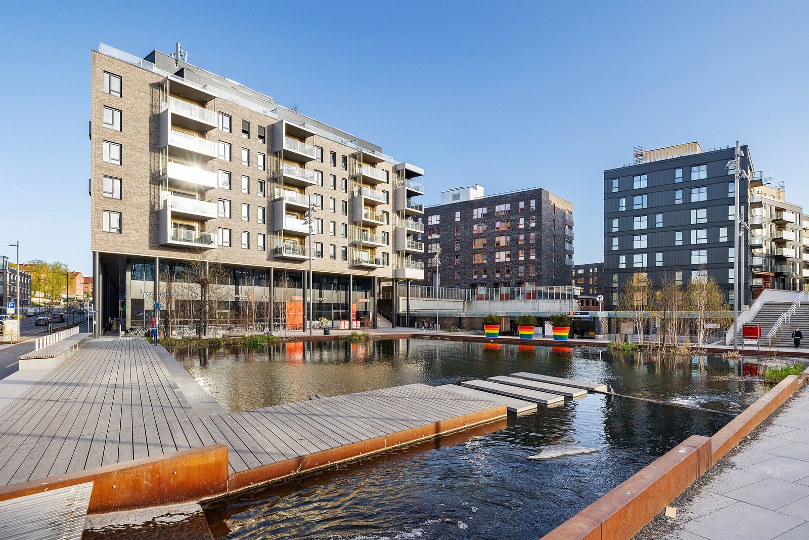 Kort vei til Ensjø T-bane med linje 1-4. Galleribilde