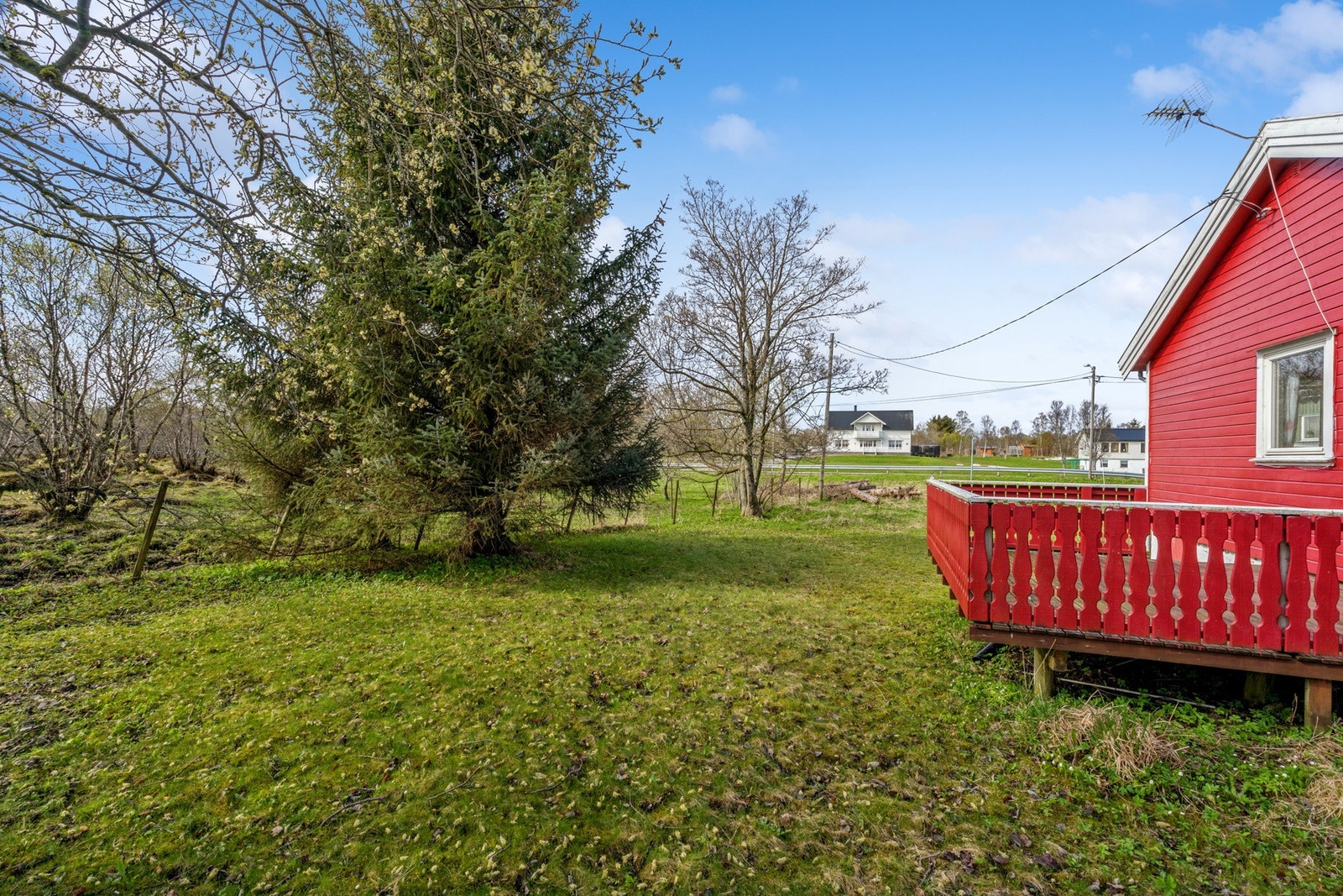 Tomten gir rom for hageaktiviteter og beplantning. Galleribilde