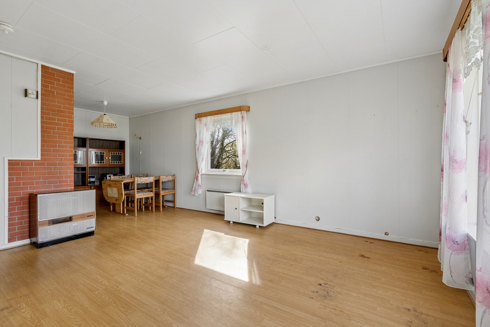 Den gjennomgående planløsningen på ett plan er praktisk og lettstelt. Galleribilde