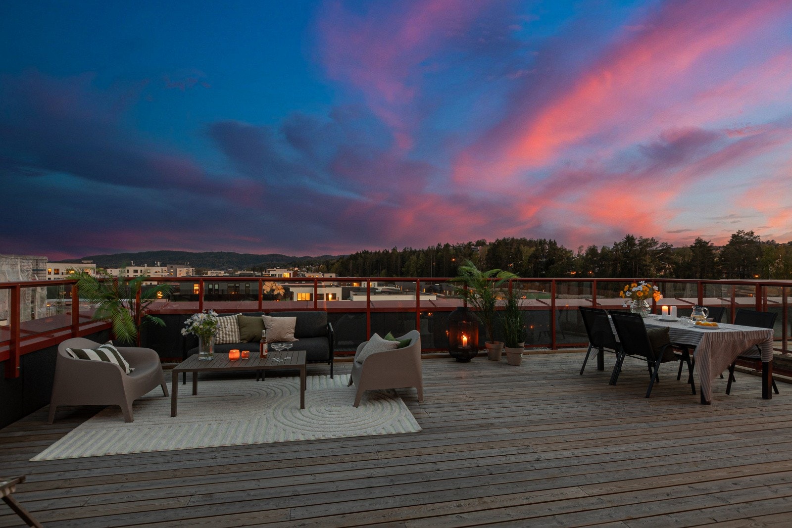 Privat takterrasse på hele 52 m² med spektakulær panoramautsikt. Galleribilde