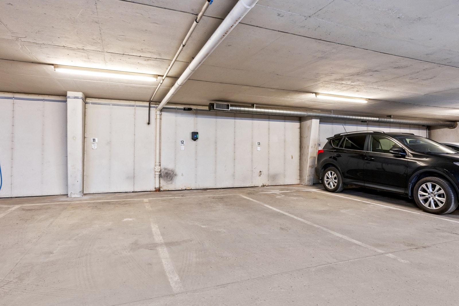 Leiligheten disponerer én p-plass i felles garasjekjeller. Det er montert elbillader Galleribilde