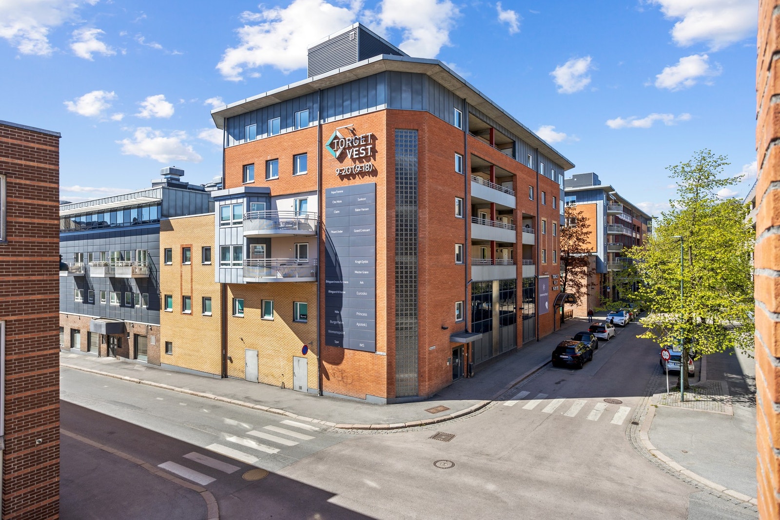 Fra balkongen er det utsyn mot Torget Vest Galleribilde