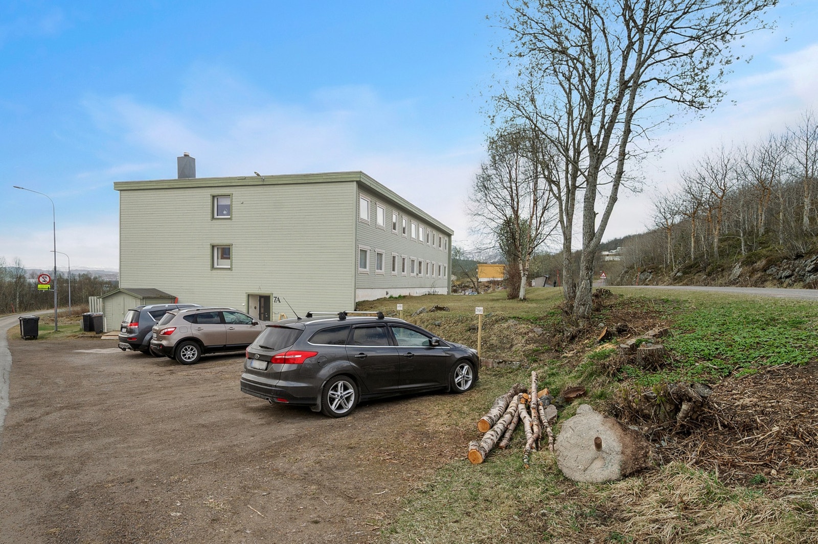 Det medfølger en parkeringsplass med mulighet for å montere elbillader for egen regning. Galleribilde